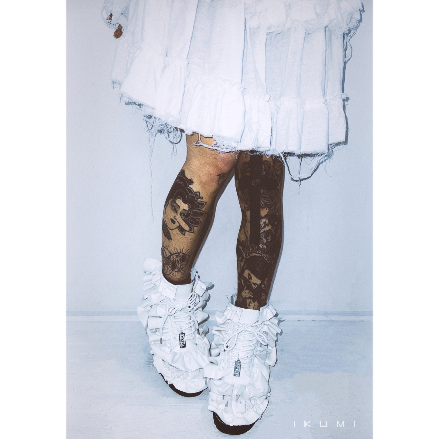 IKUMI×MADARANINGEN Rüschenstiefel