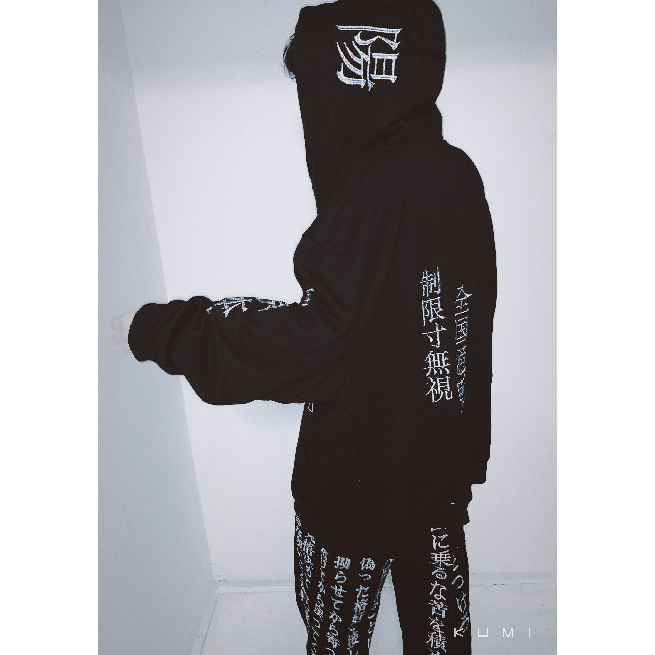 会社概要 ZIP HOODIE