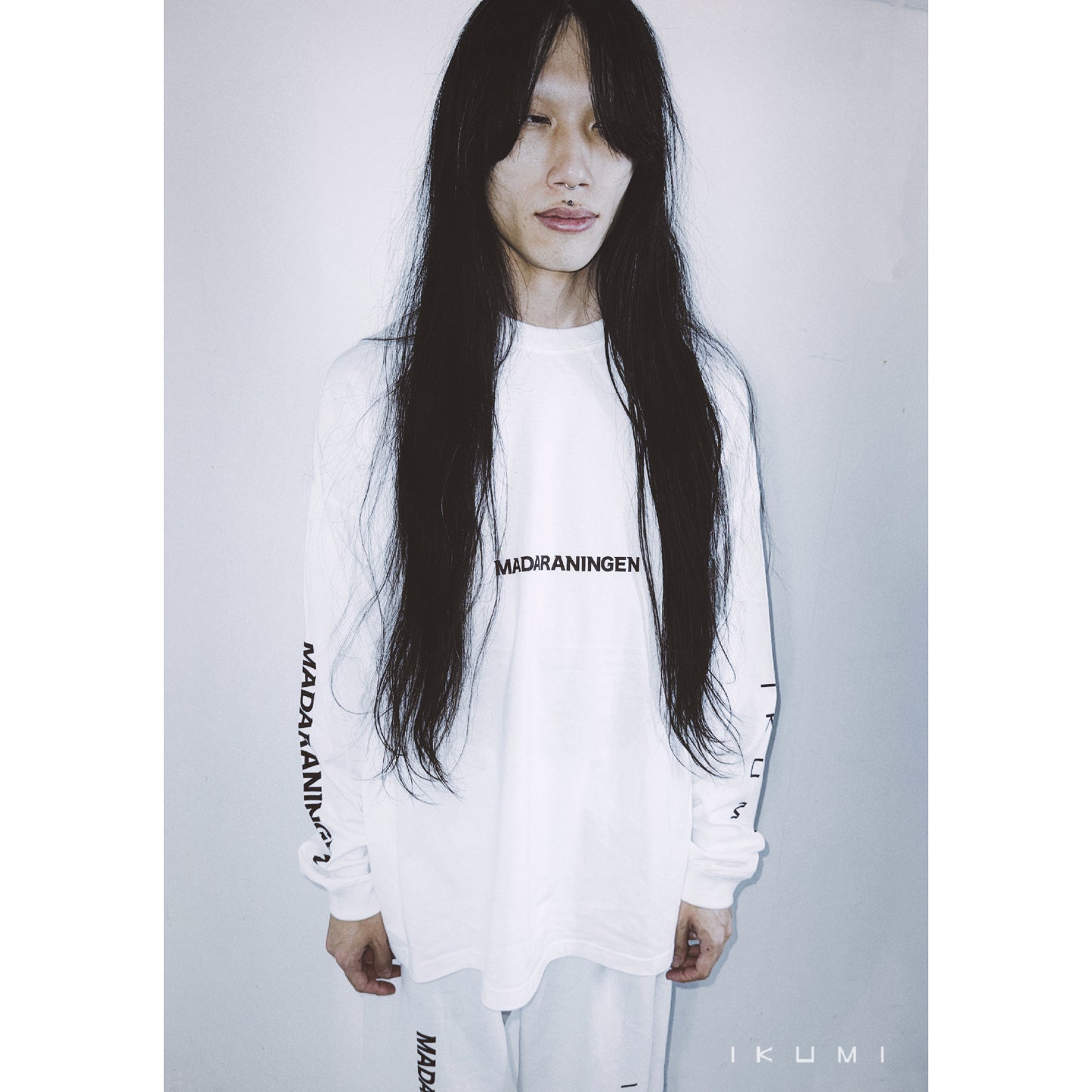 IKUMI×MADARANINGEN SIMPLE LOGO LONG SLEEVE T-SHIRT