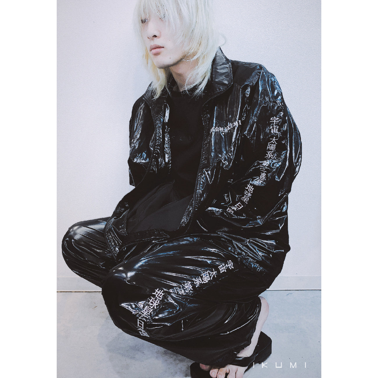 IKUMI LOGO T