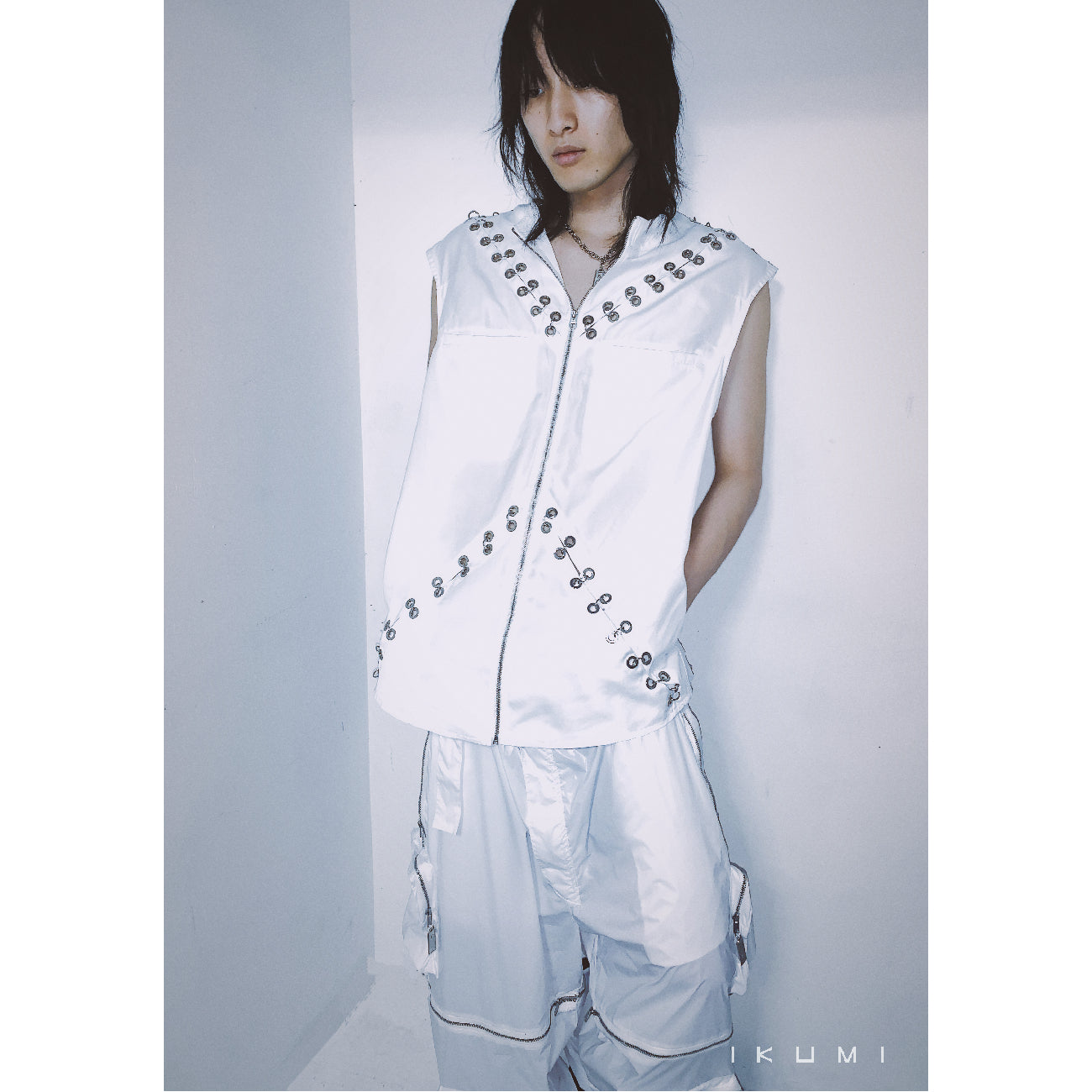 PIERCED ZIP VEST