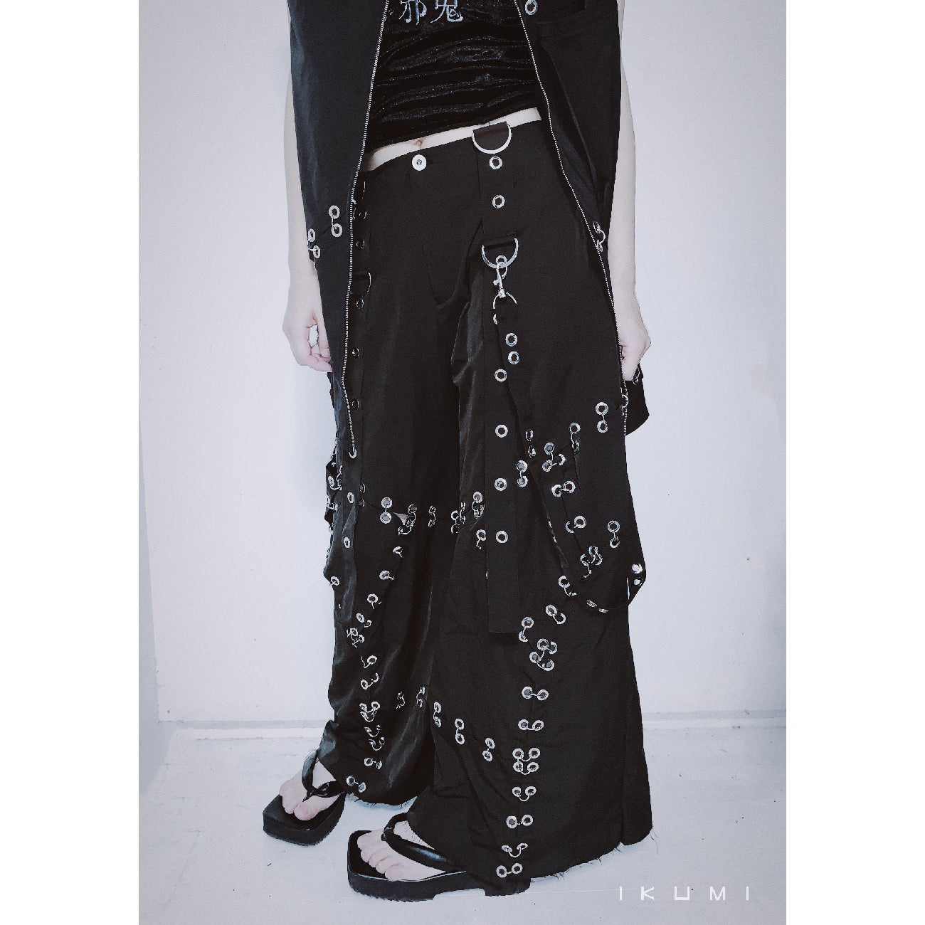PIERCED LONG PANTS