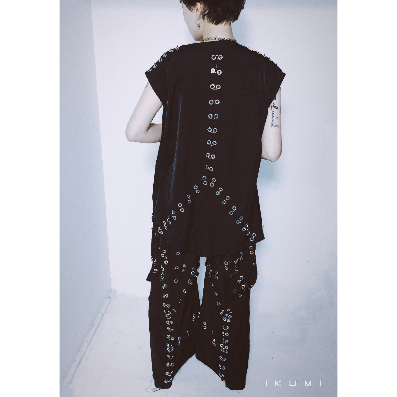 PIERCED LONG PANTS
