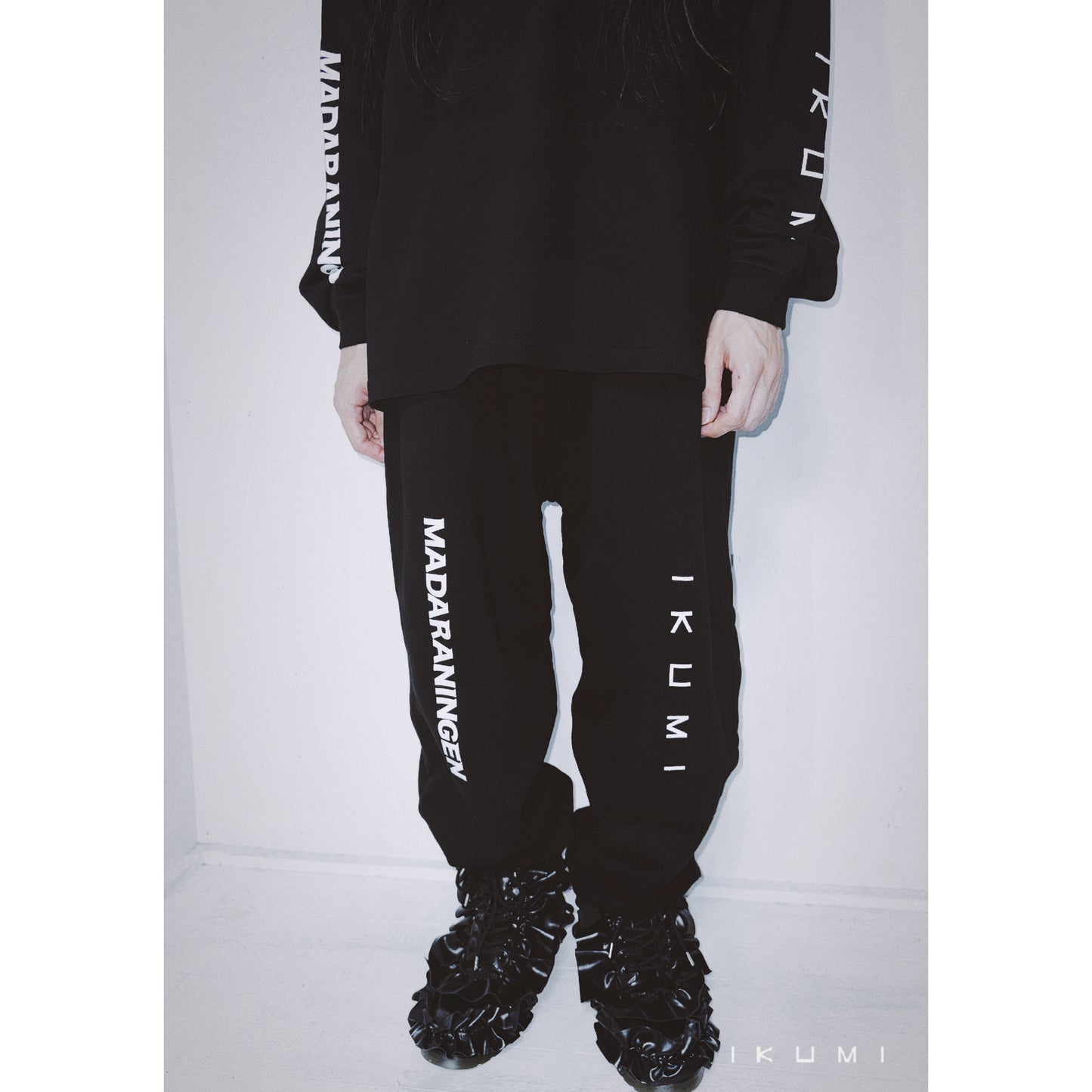 IKUMI×MADARANINGEN Simple LOGO Sweat pants