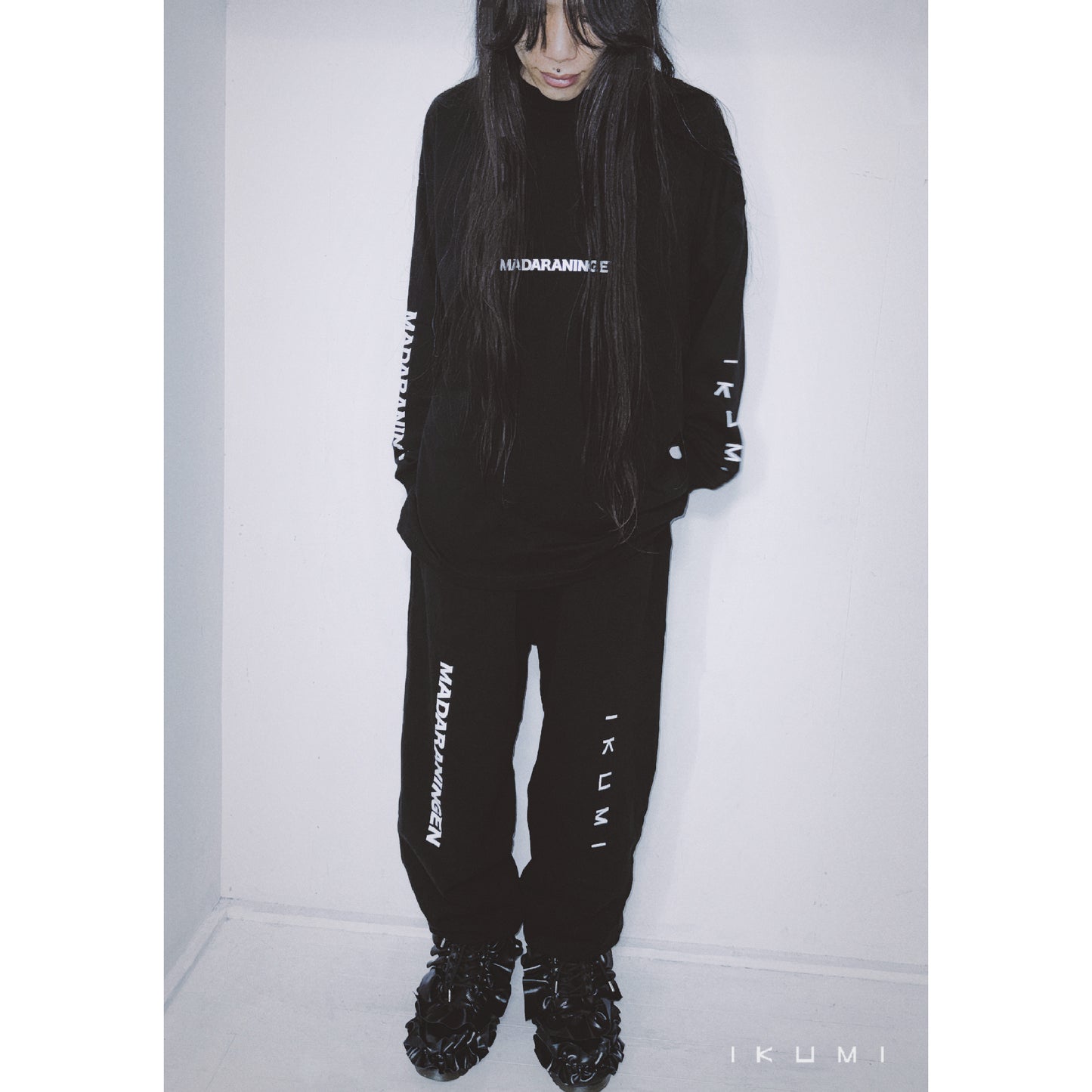 IKUMI×MADARANINGEN SIMPLE LOGO LONG SLEEVE T-SHIRT