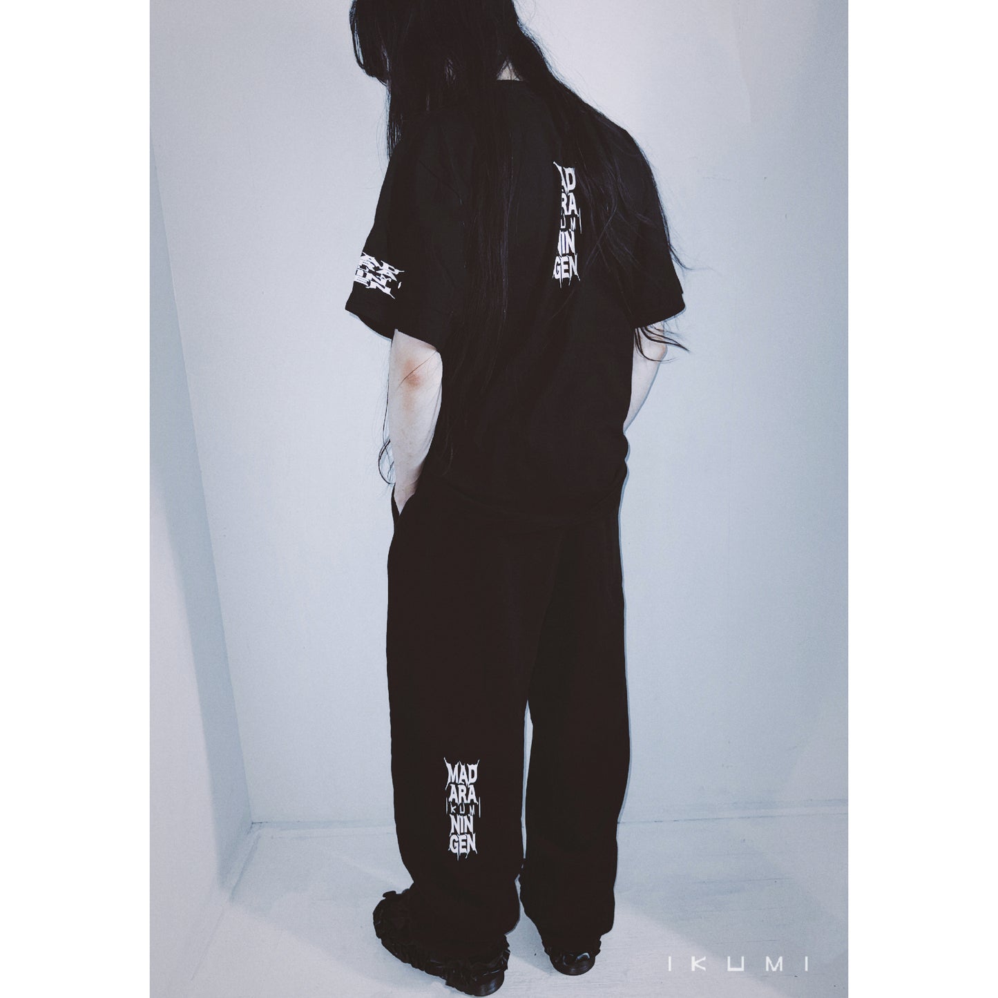 IKUMI×MADARANINGEN BIZZARE LOGO SWEATPANTS