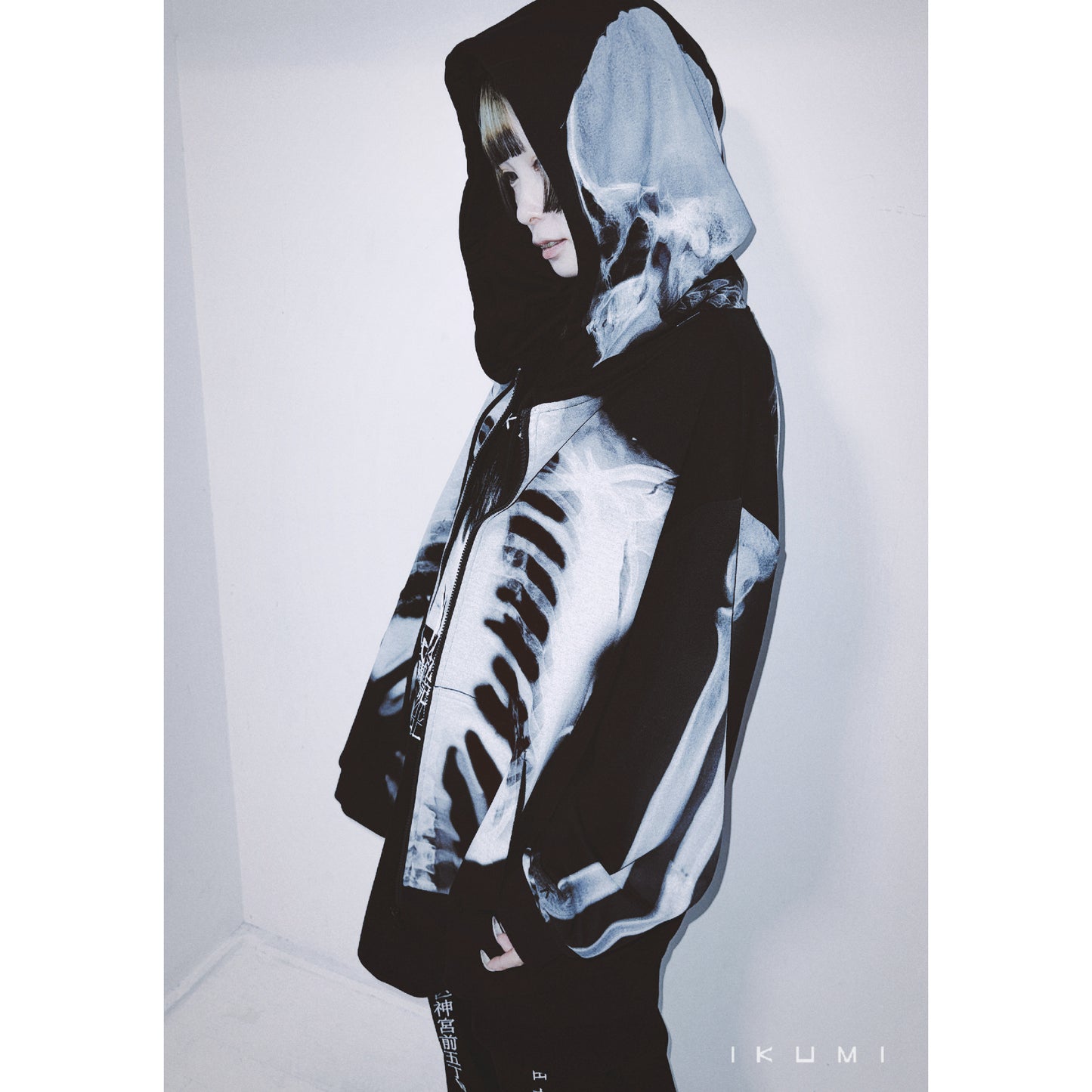 ［十周年企画第一弾商品］XRAY ZIP HOODIE