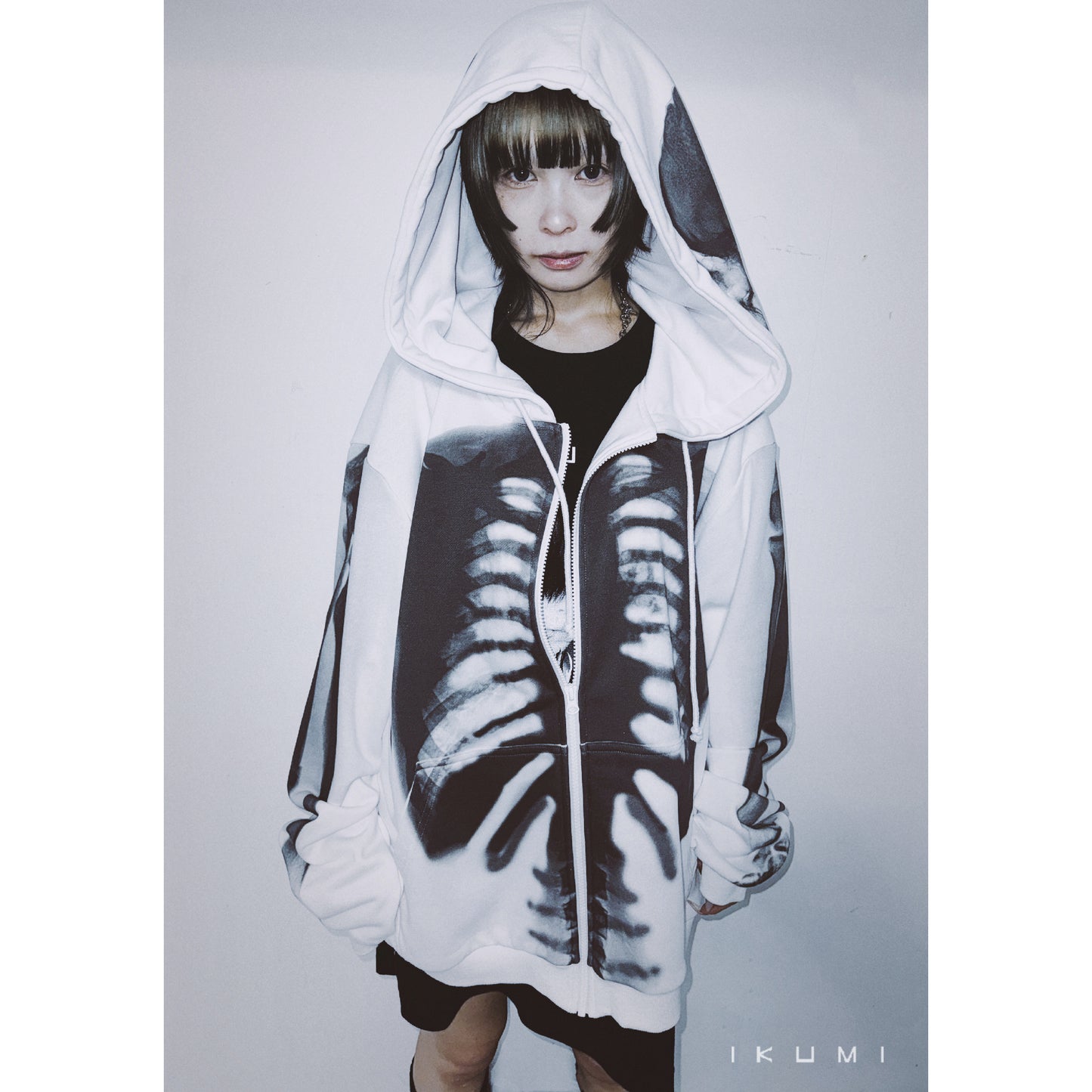 ［十周年企画第一弾商品］XRAY ZIP HOODIE