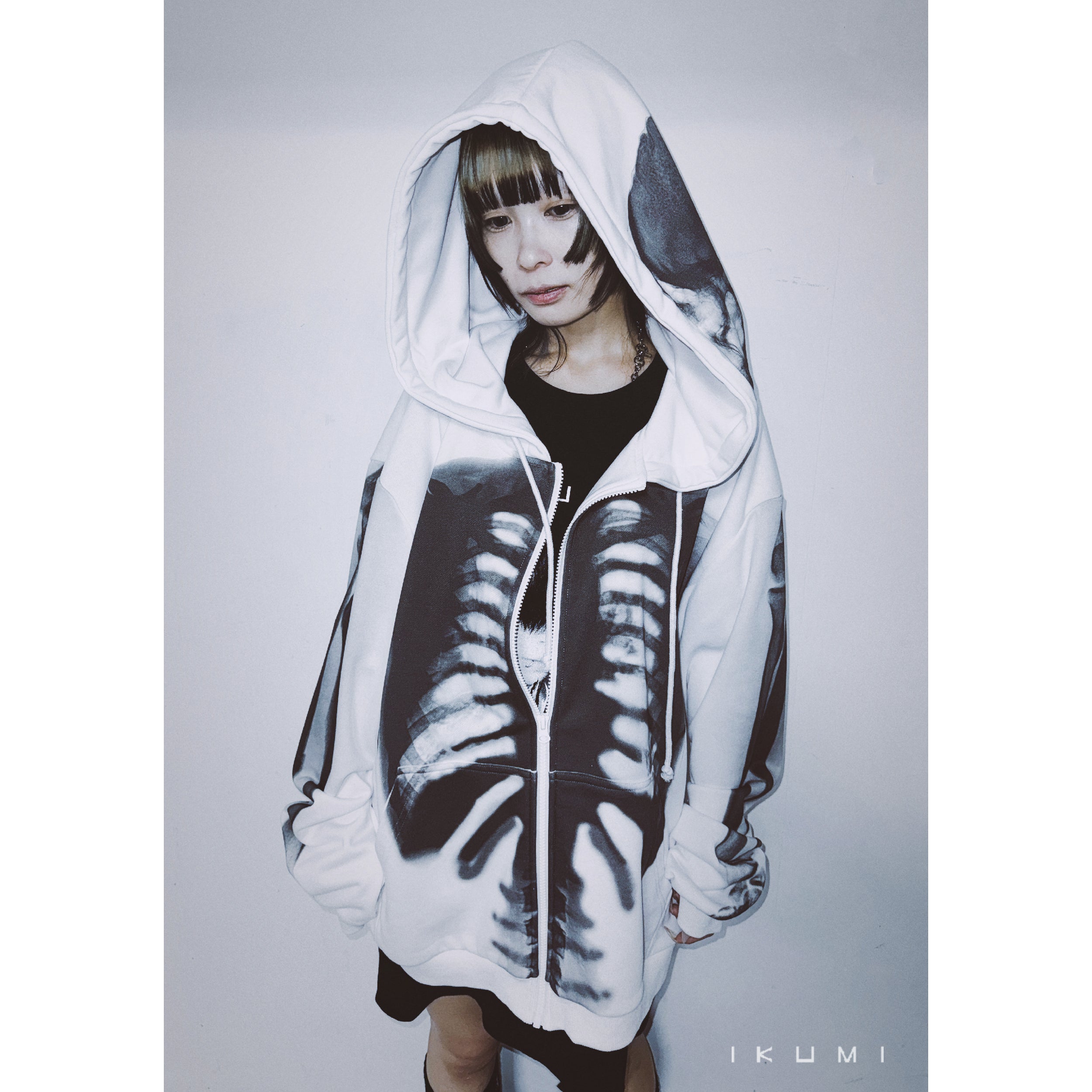 十周年企画第一弾商品］XRAY ZIP HOODIE – IKUMI