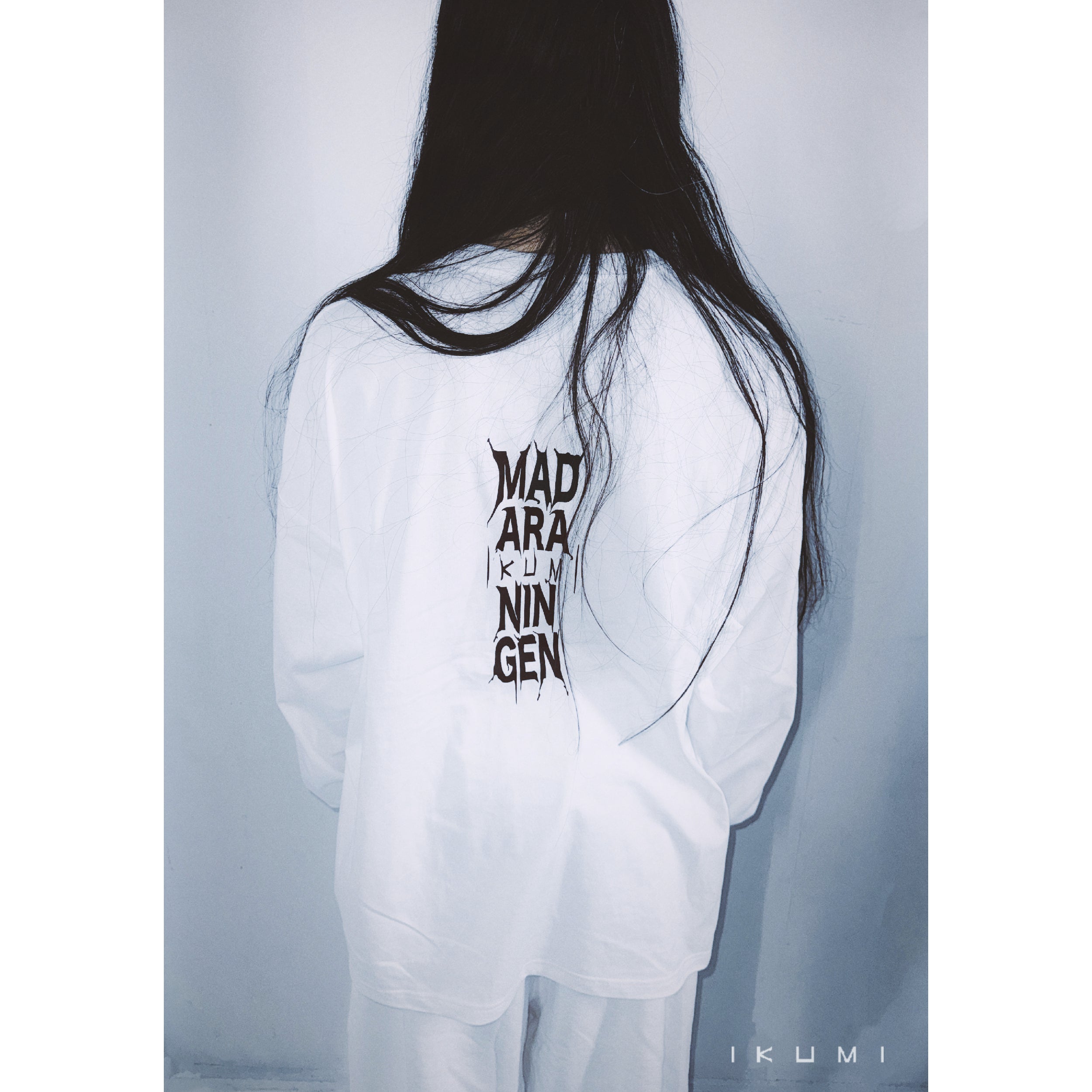 IKUMI×MADARANINGEN Bizzare LOGO Long sleeve t-shirt