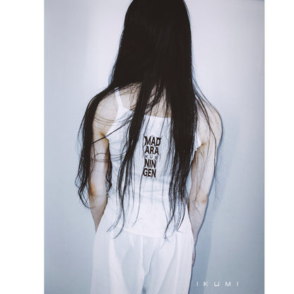IKUMI×MADARANINGEN BIZZARE LOGO CAMISOLE