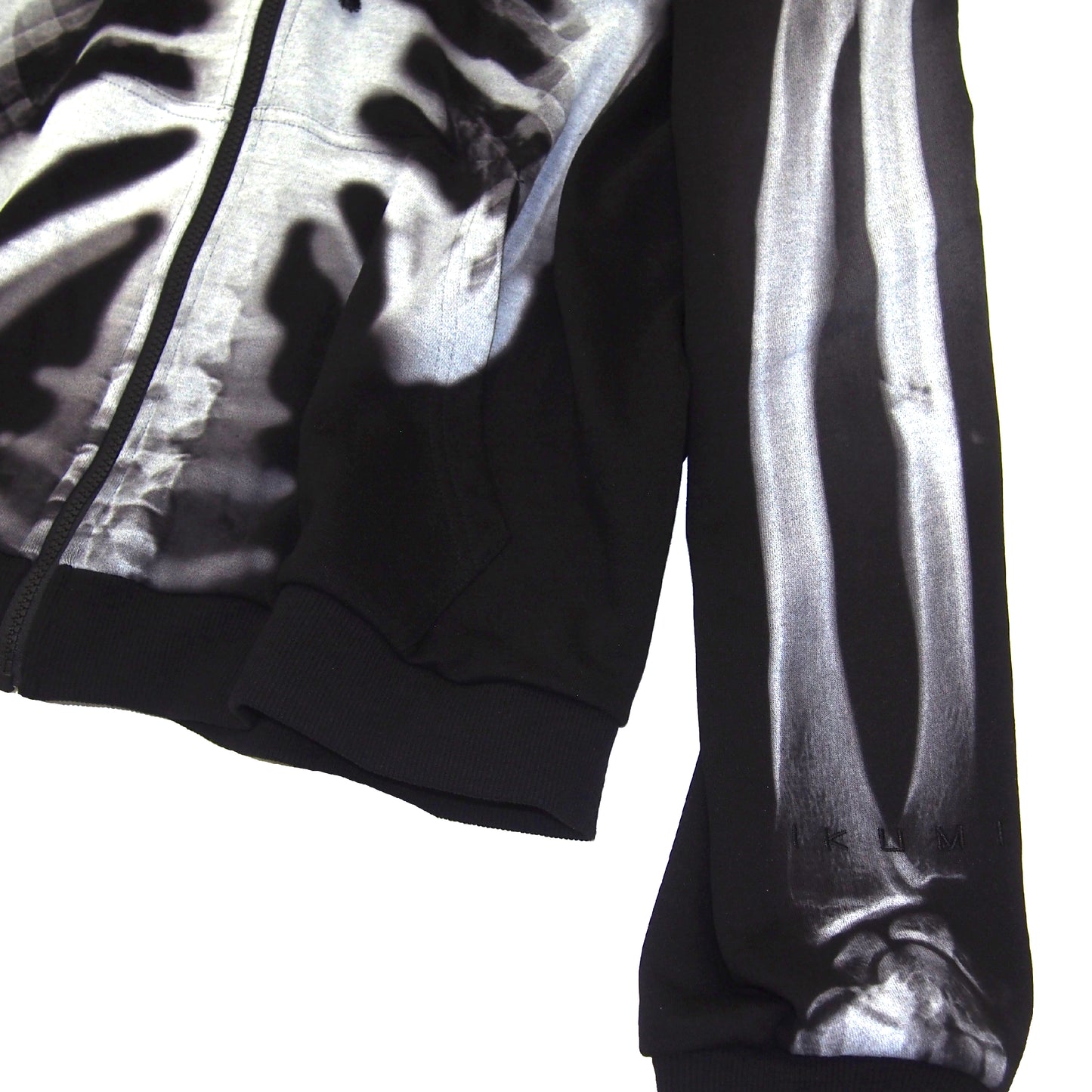 ［IKUMI Co., Ltd. TEN YEAR ANNIVERSARY FIRST PRODUCT]XRAY ZIP HOODIE