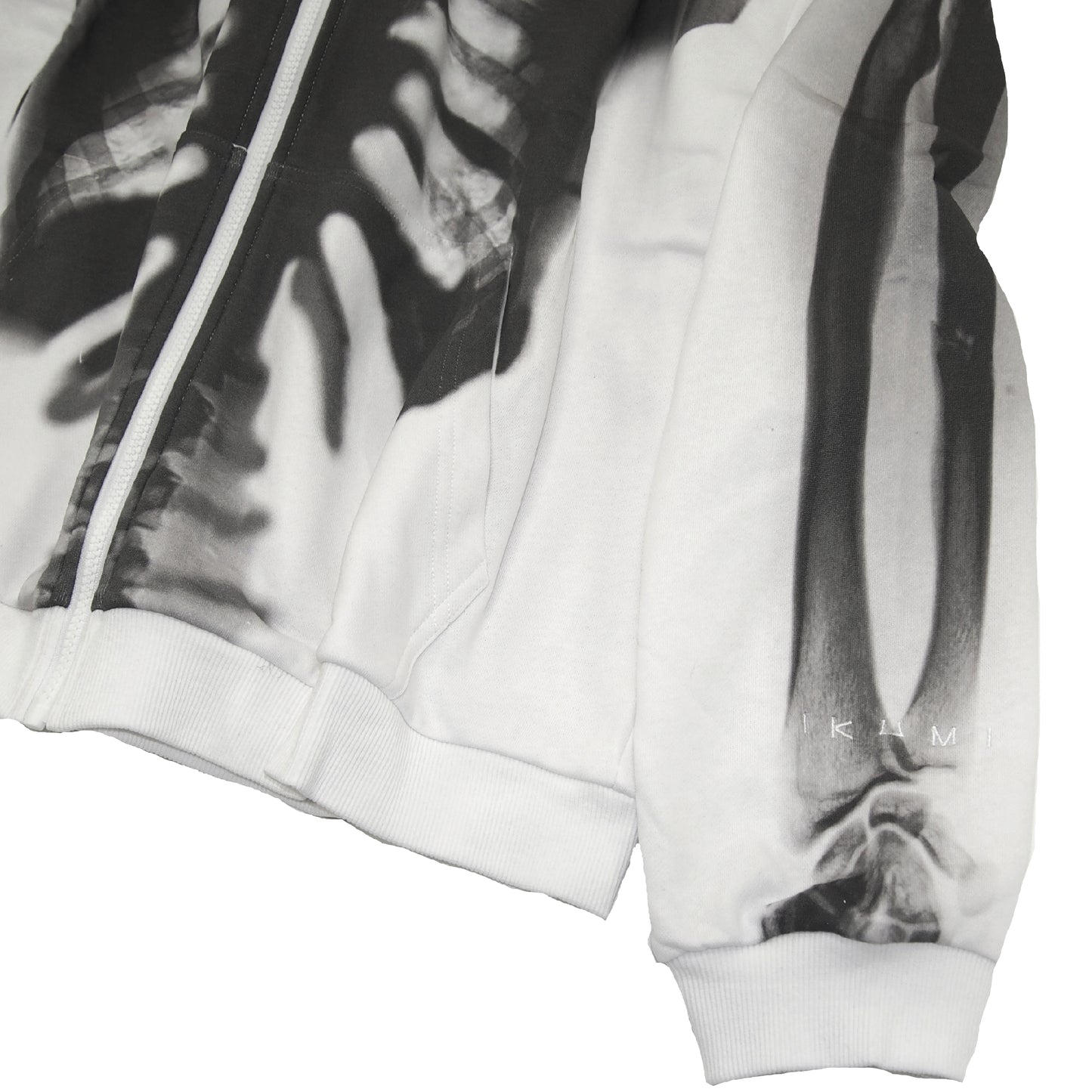 ［IKUMI Co., Ltd. TEN YEAR ANNIVERSARY FIRST PRODUCT]XRAY ZIP HOODIE