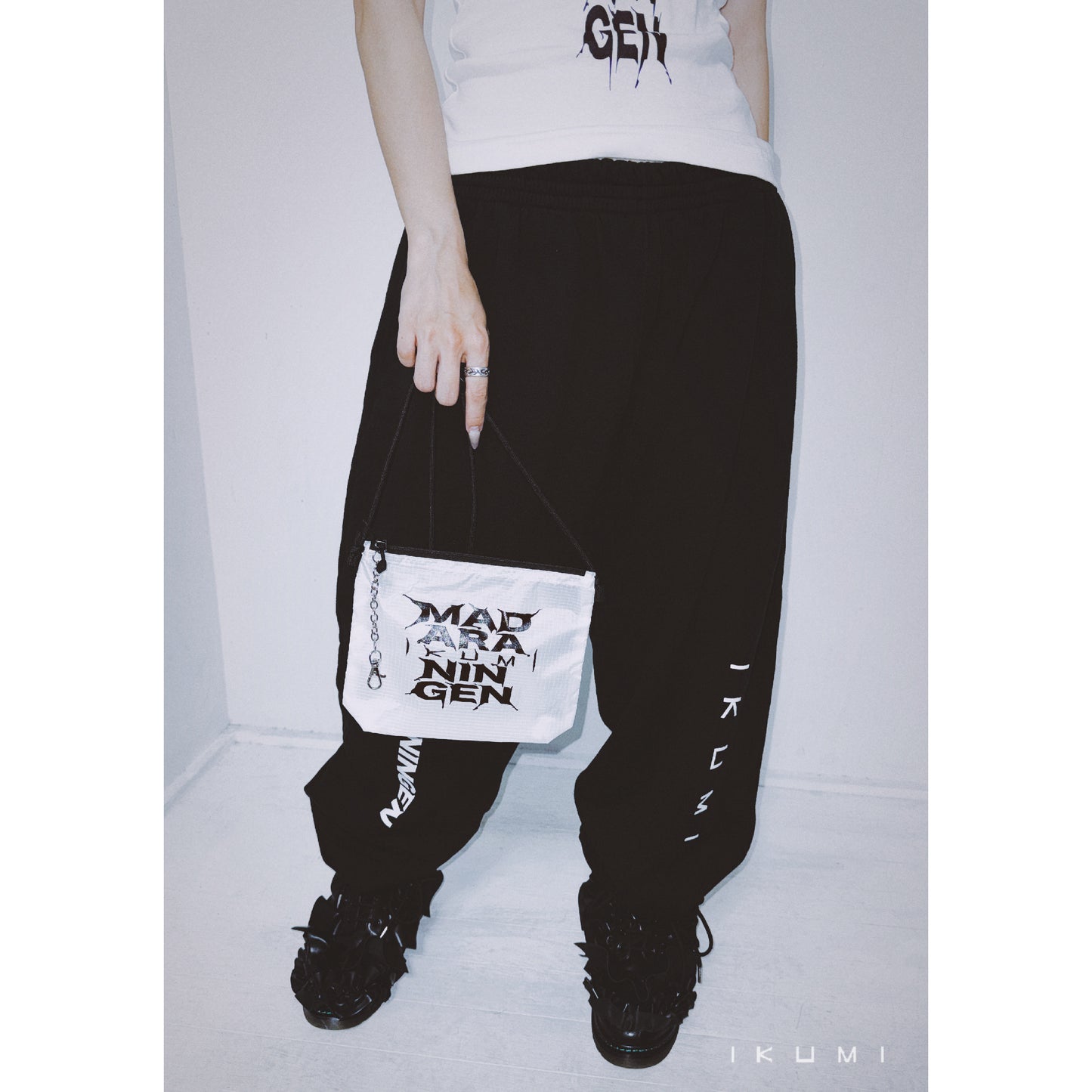 IKUMI×MADARANINGEN Simple LOGO Sweat pants