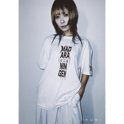 IKUMI×MADARANINGEN Bizzare LOGO T-shirt