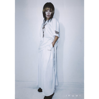 IKUMI×MADARANINGEN Bizzare LOGO T-shirt