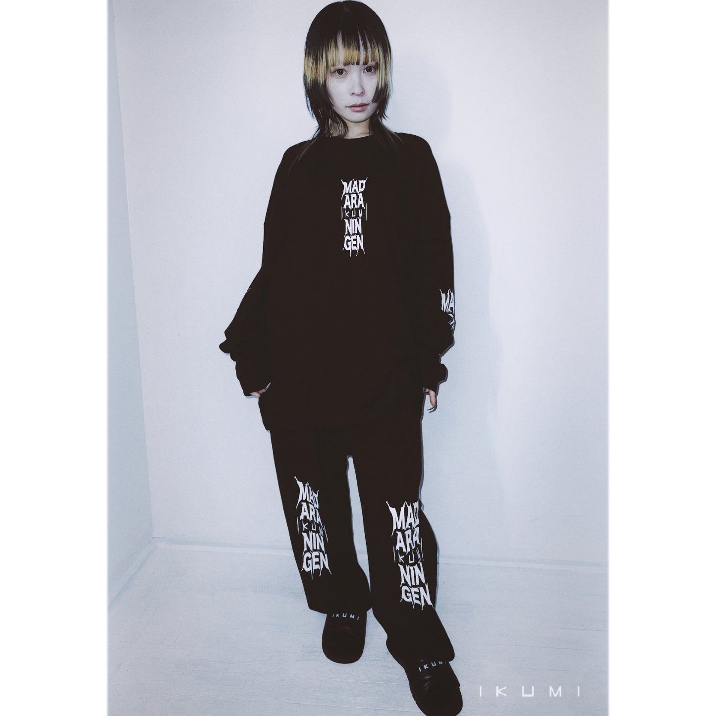 IKUMI×MADARANINGEN Bizzare LOGO Long sleeve t-shirt