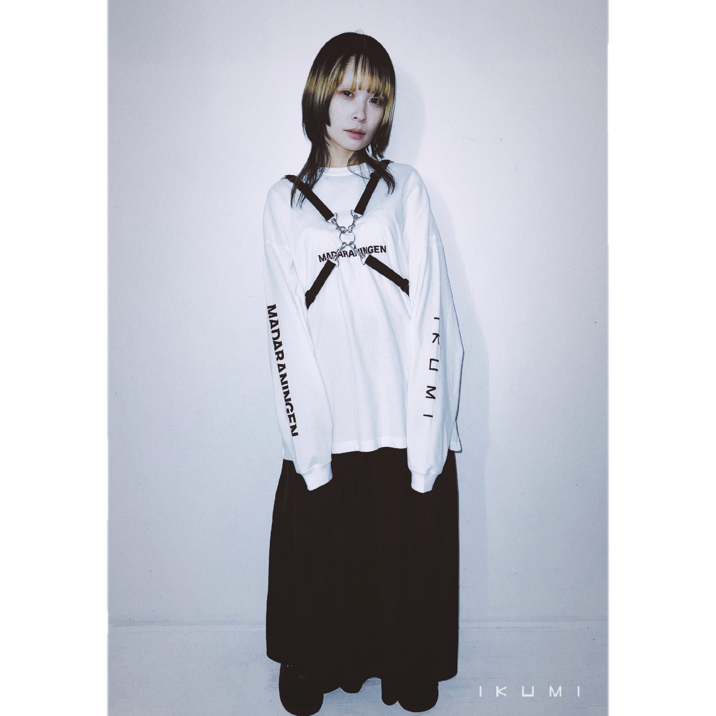 IKUMI MADARANINGEN シンプルロゴ ロングTシャツ ホワイト IKUMI×MADARANINGEN Simple LOGO Long sleeve t-shirt