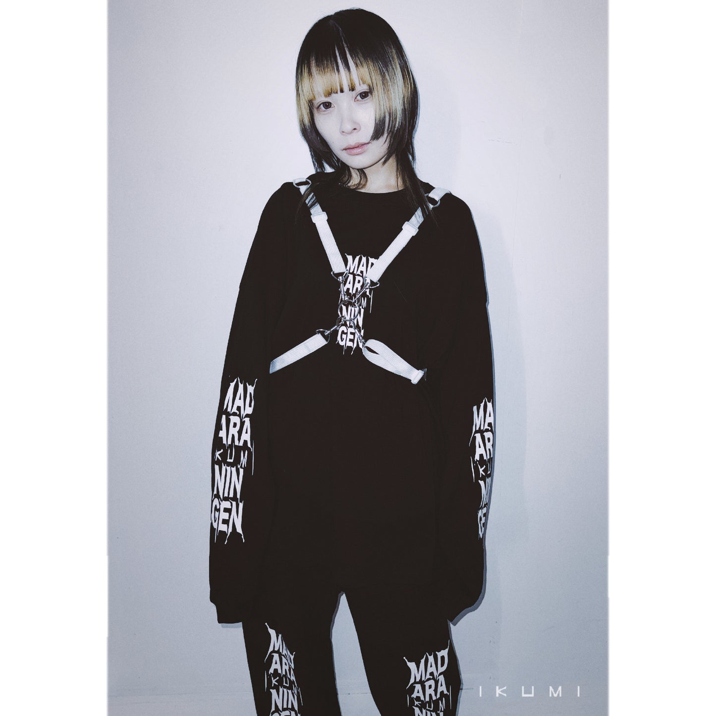 IKUMI×MADARANINGEN Bizzare LOGO Long sleeve t-shirt