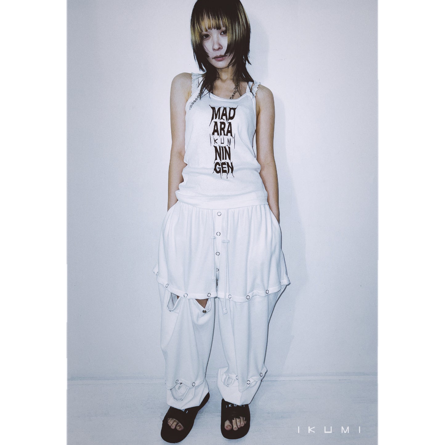 IKUMI×MADARANINGEN BizzareLOGO Camisole