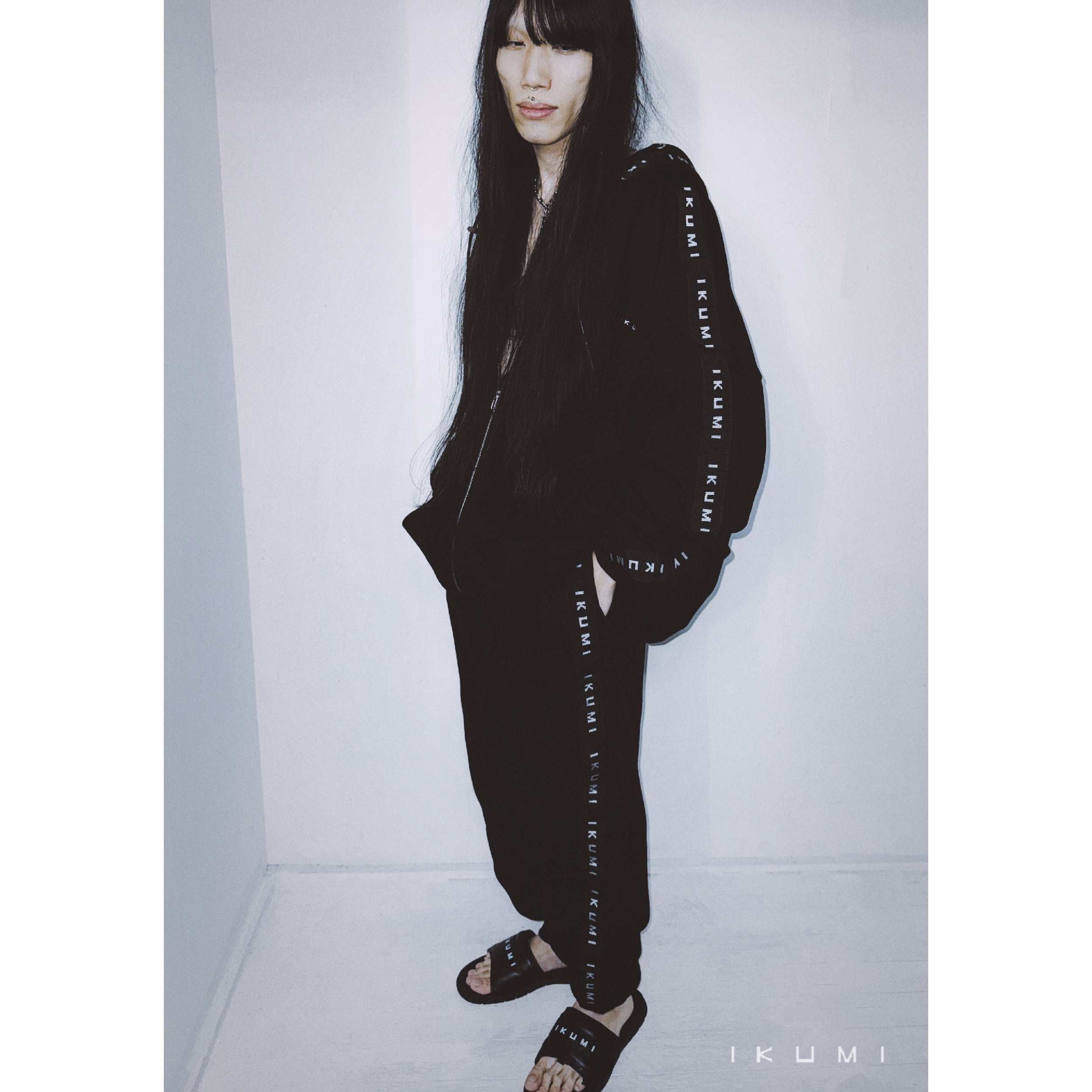 IKUMI スウェットパンツ IKUMI×MADARANINGEN Bizzare LOGO Sweat pants