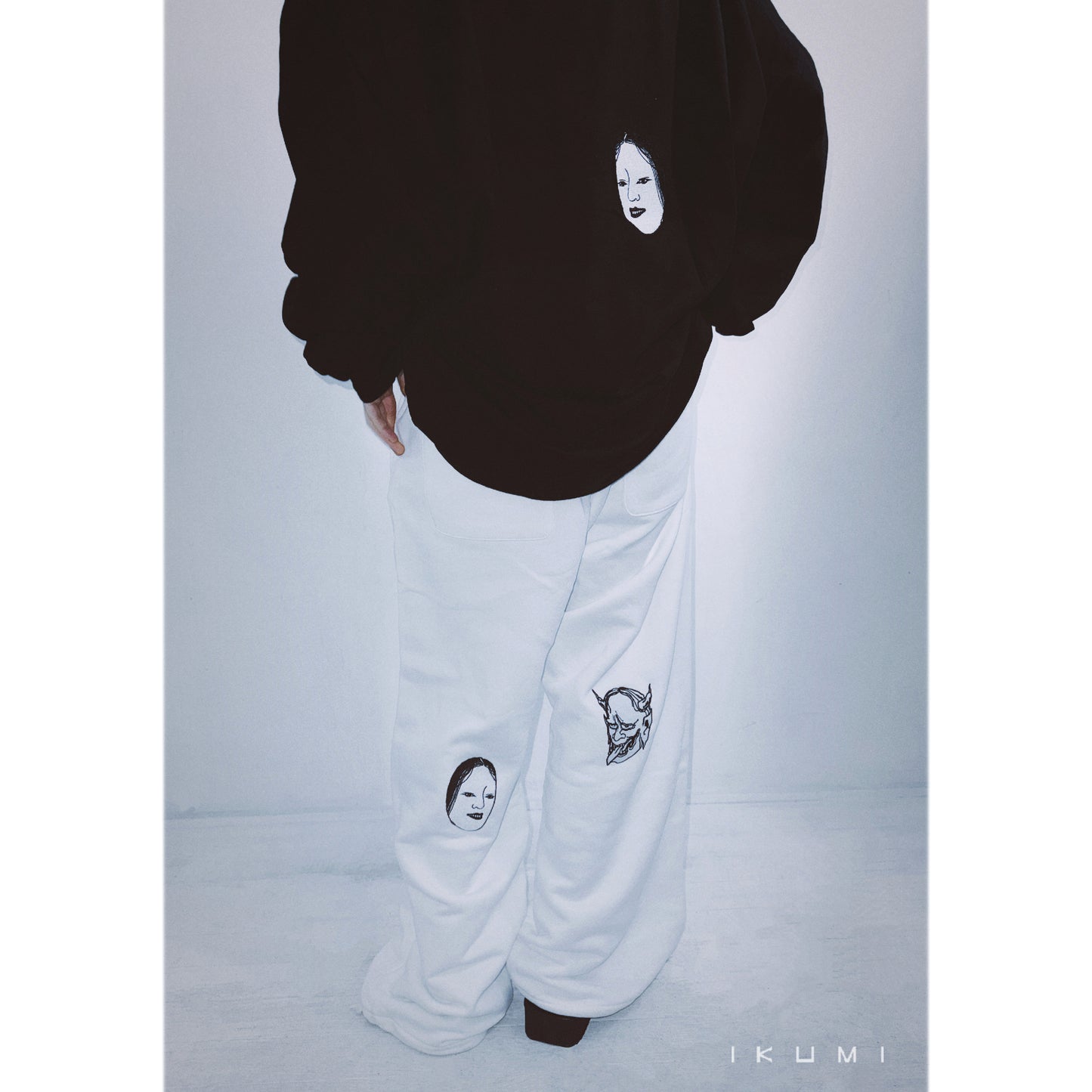 SCATTERED NOH MASKS SWEAT PANTS