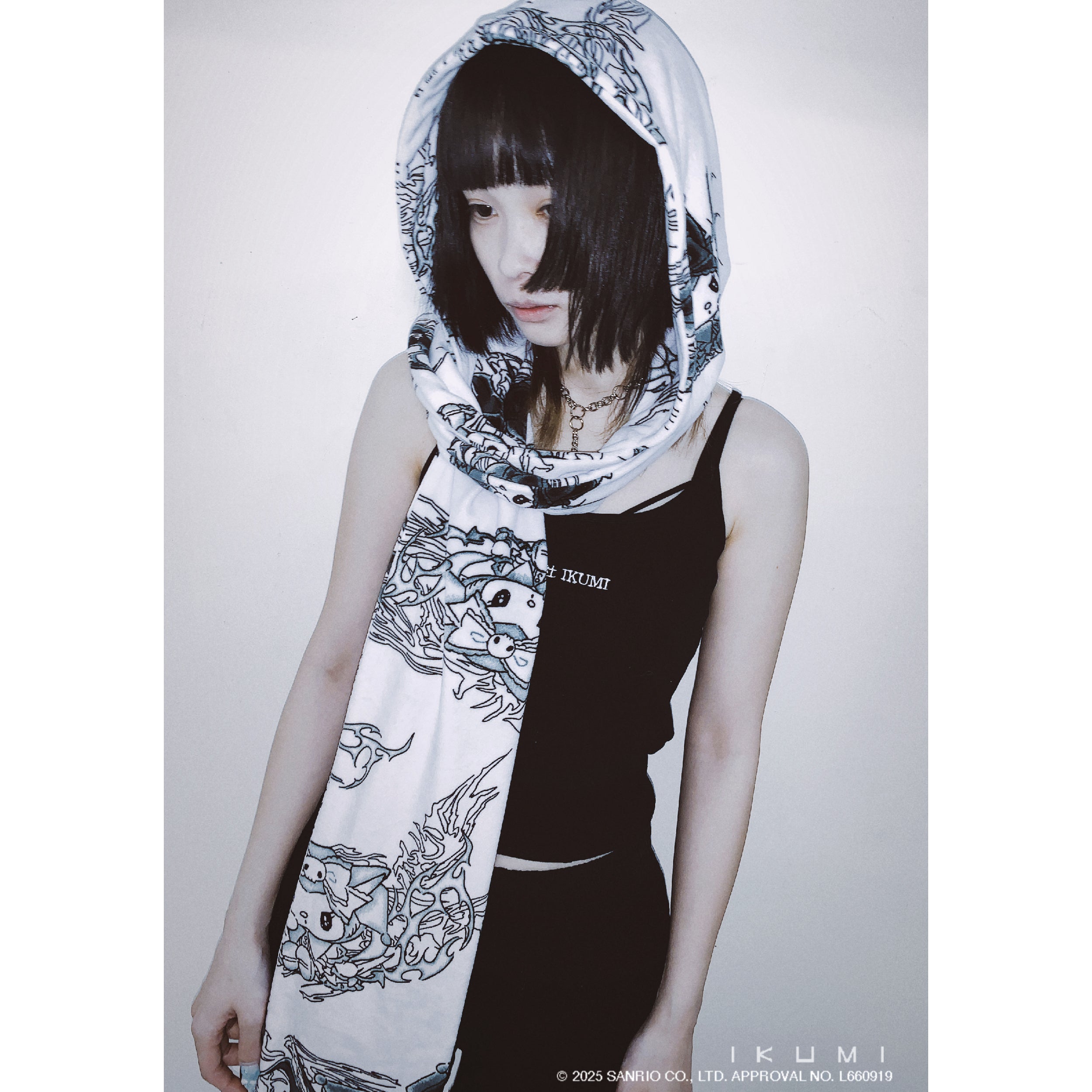 KUROMI×IKUMI HOODIE MUFFLER