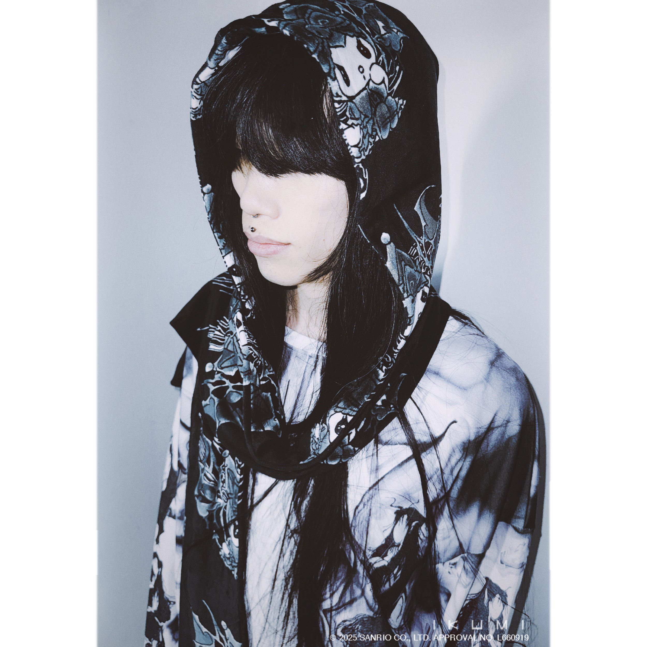 KUROMI×IKUMI HOODIE MUFFLER