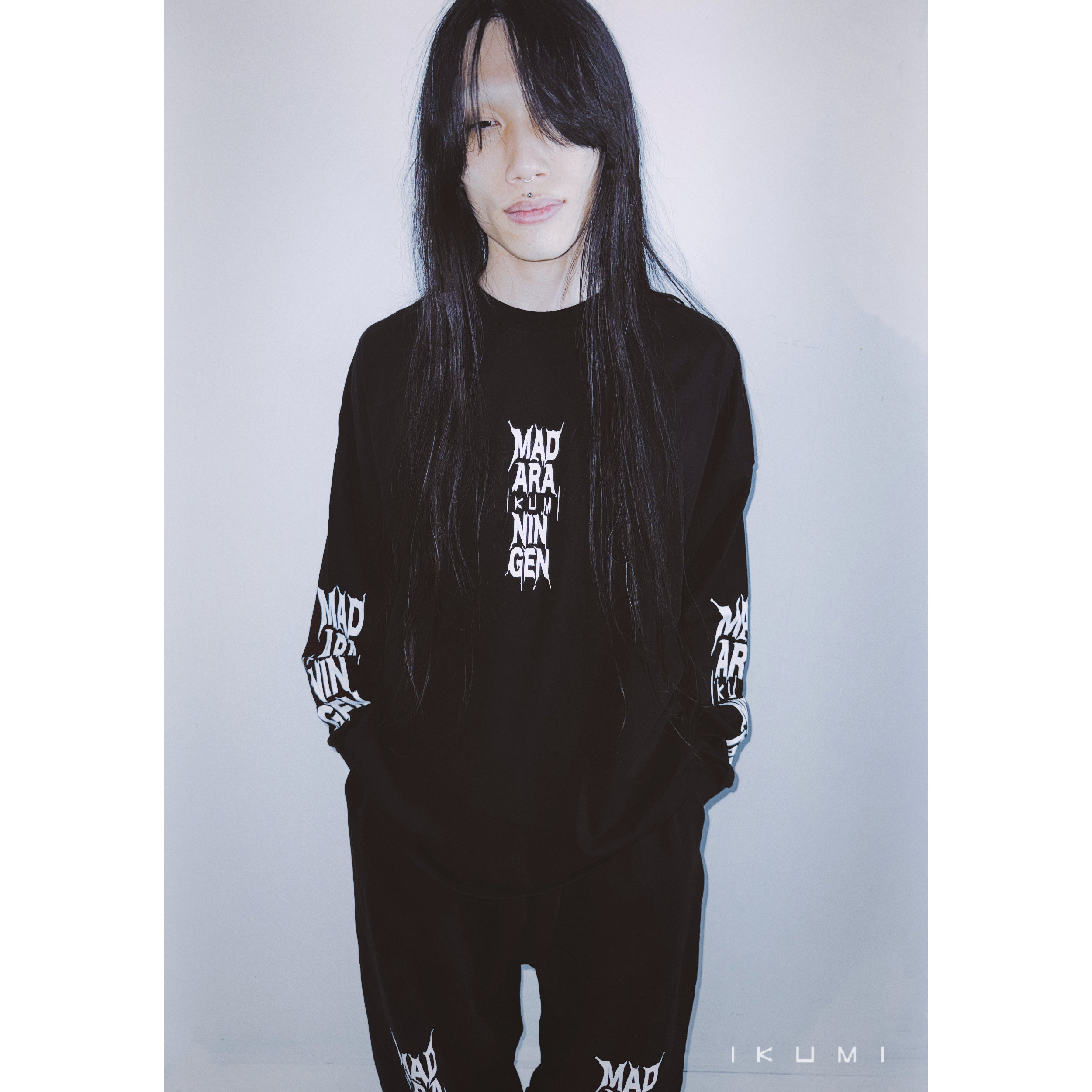 IKUMI×MADARANINGEN Bizzare LOGO Long sleeve t-shirt