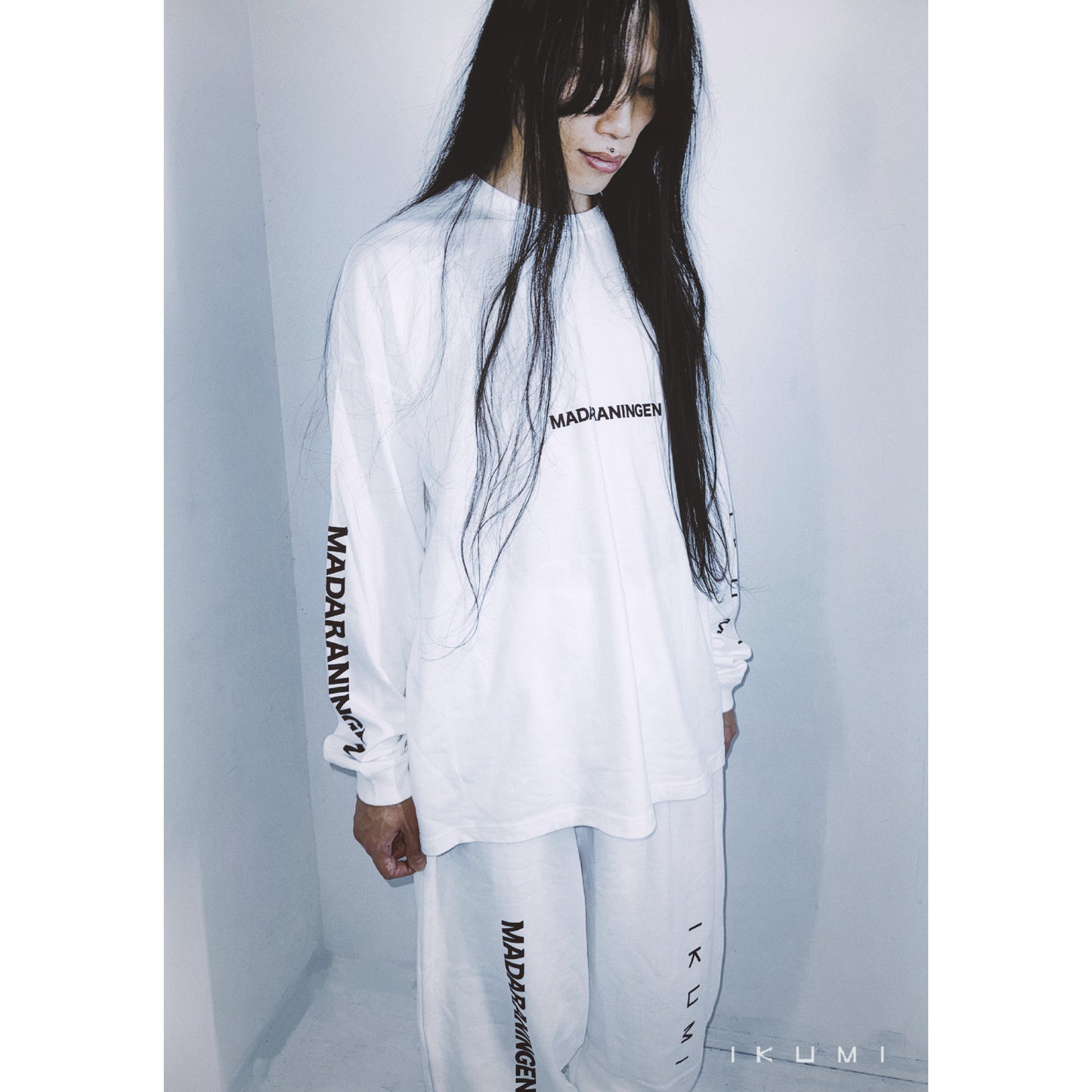IKUMI×MADARANINGEN SIMPLE LOGO LONG SLEEVE T-SHIRT