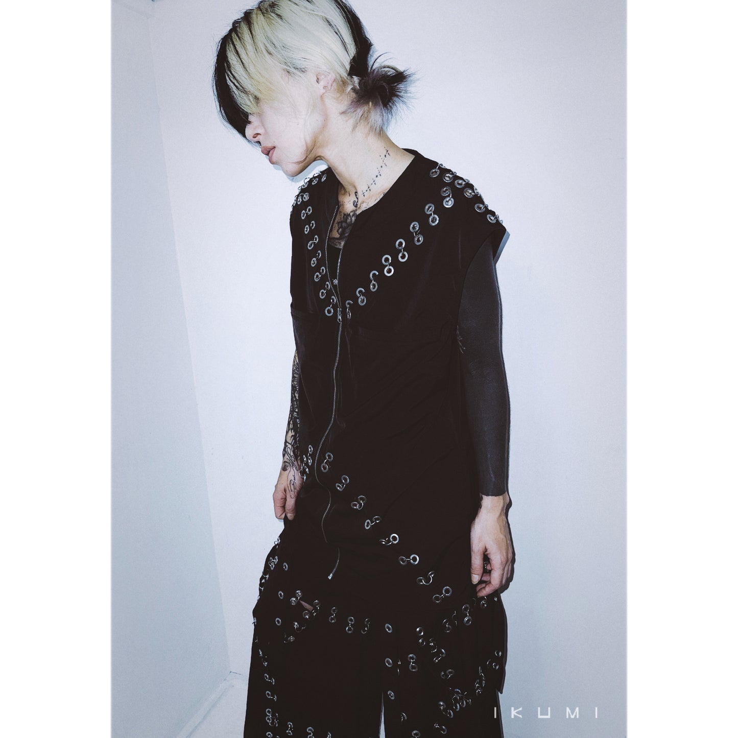 PIERCED ZIP VEST