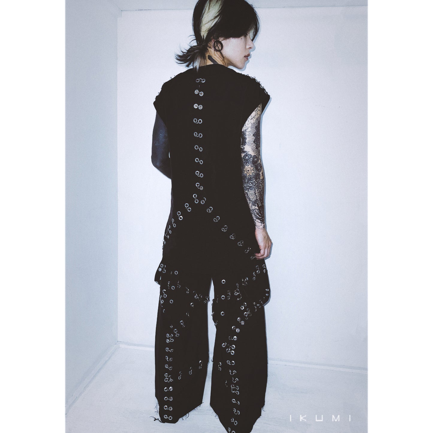 PIERCED ZIP VEST
