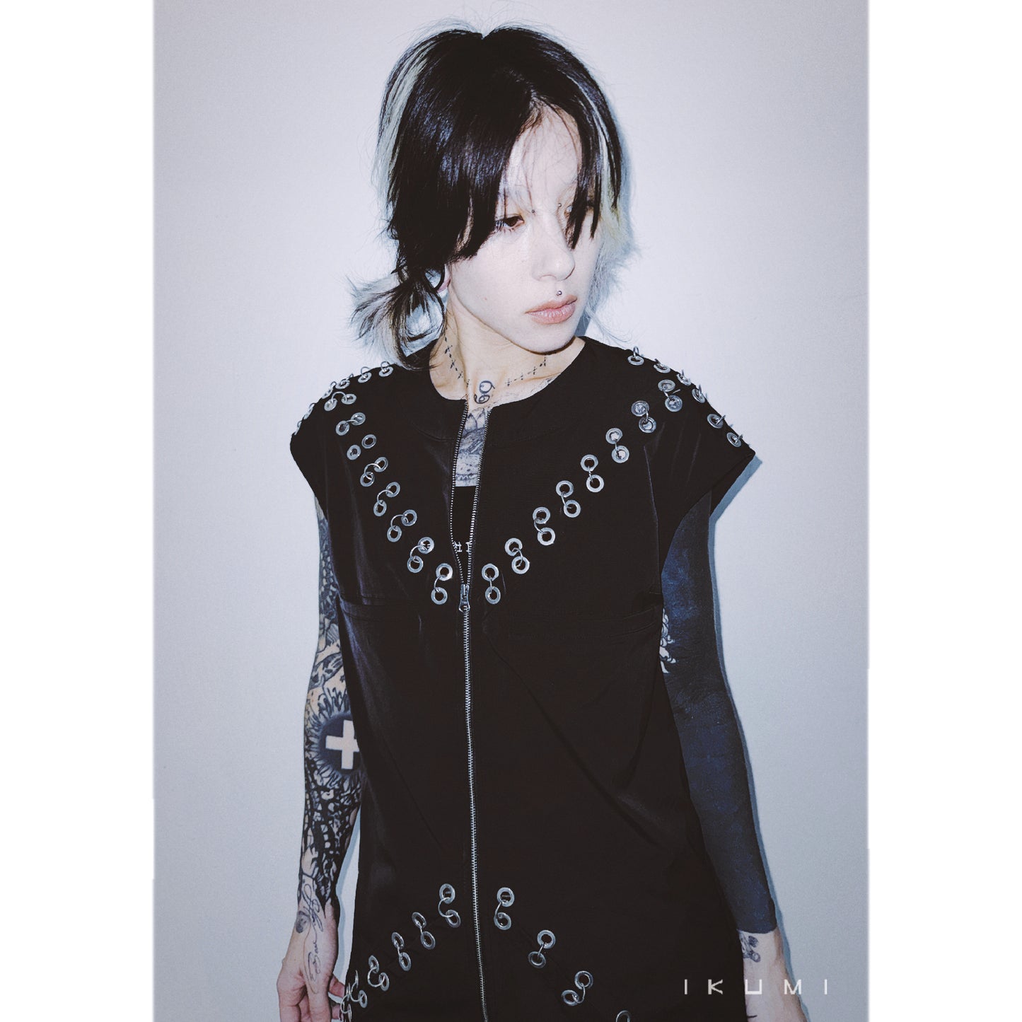PIERCED ZIP VEST