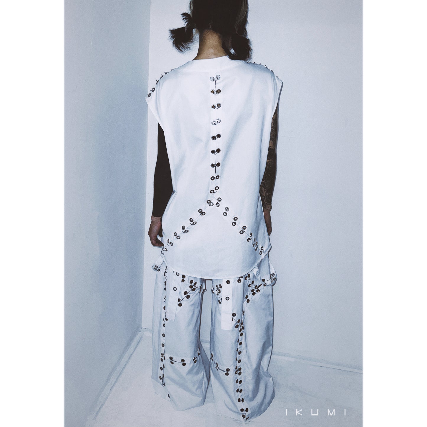 PIERCED LONG PANTS