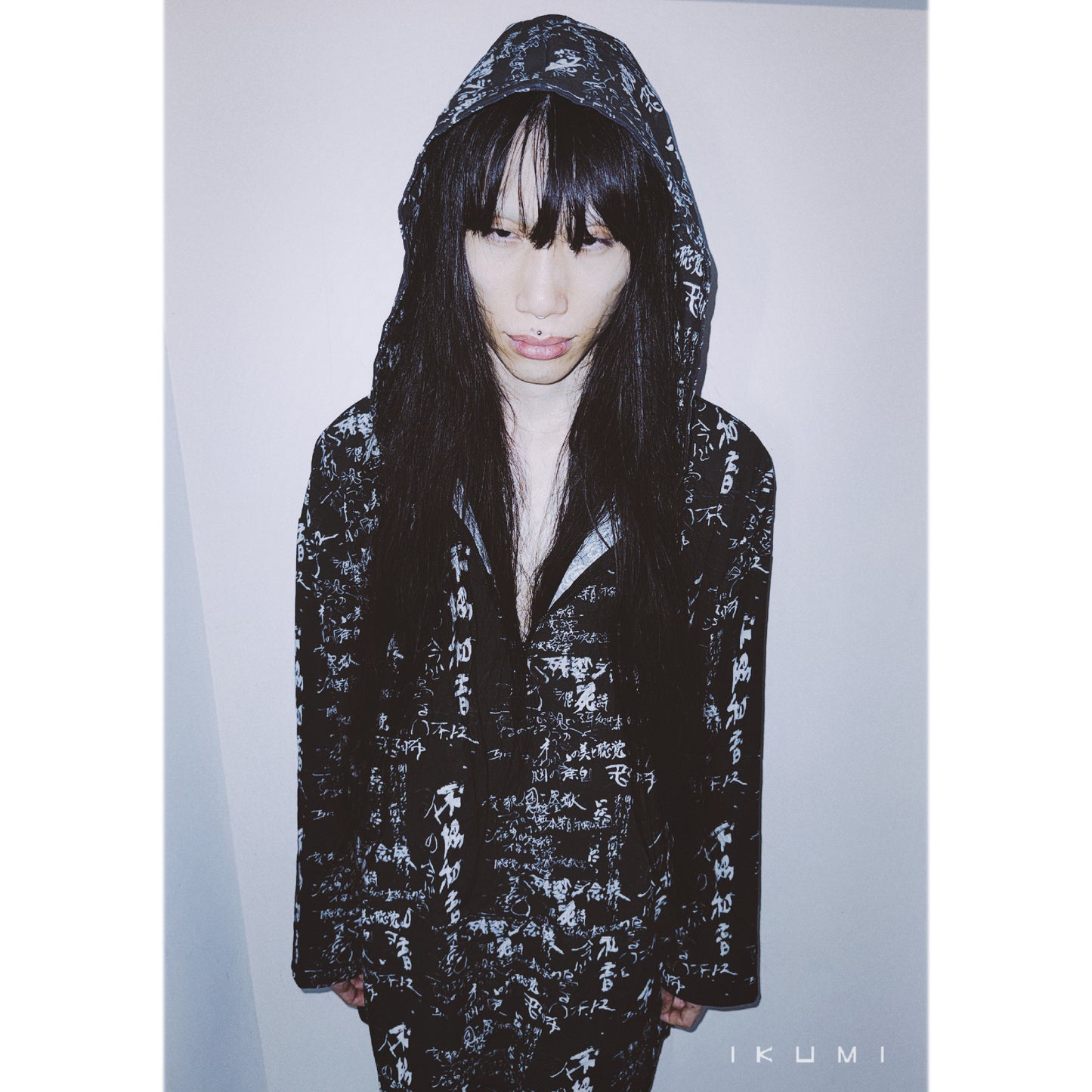 IKUMI×残響シ念展 企画書 HOODIE