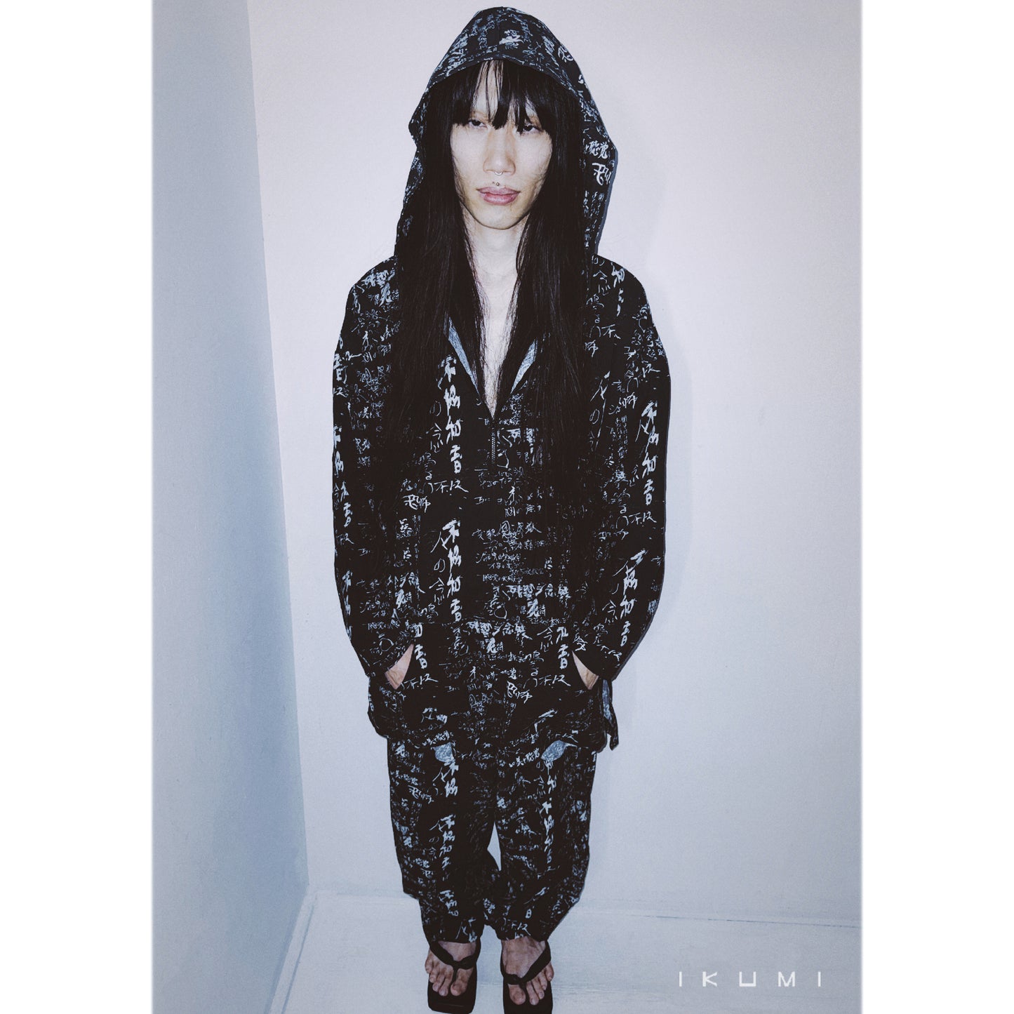 IKUMI×残響シ念展 企画書 HOODIE