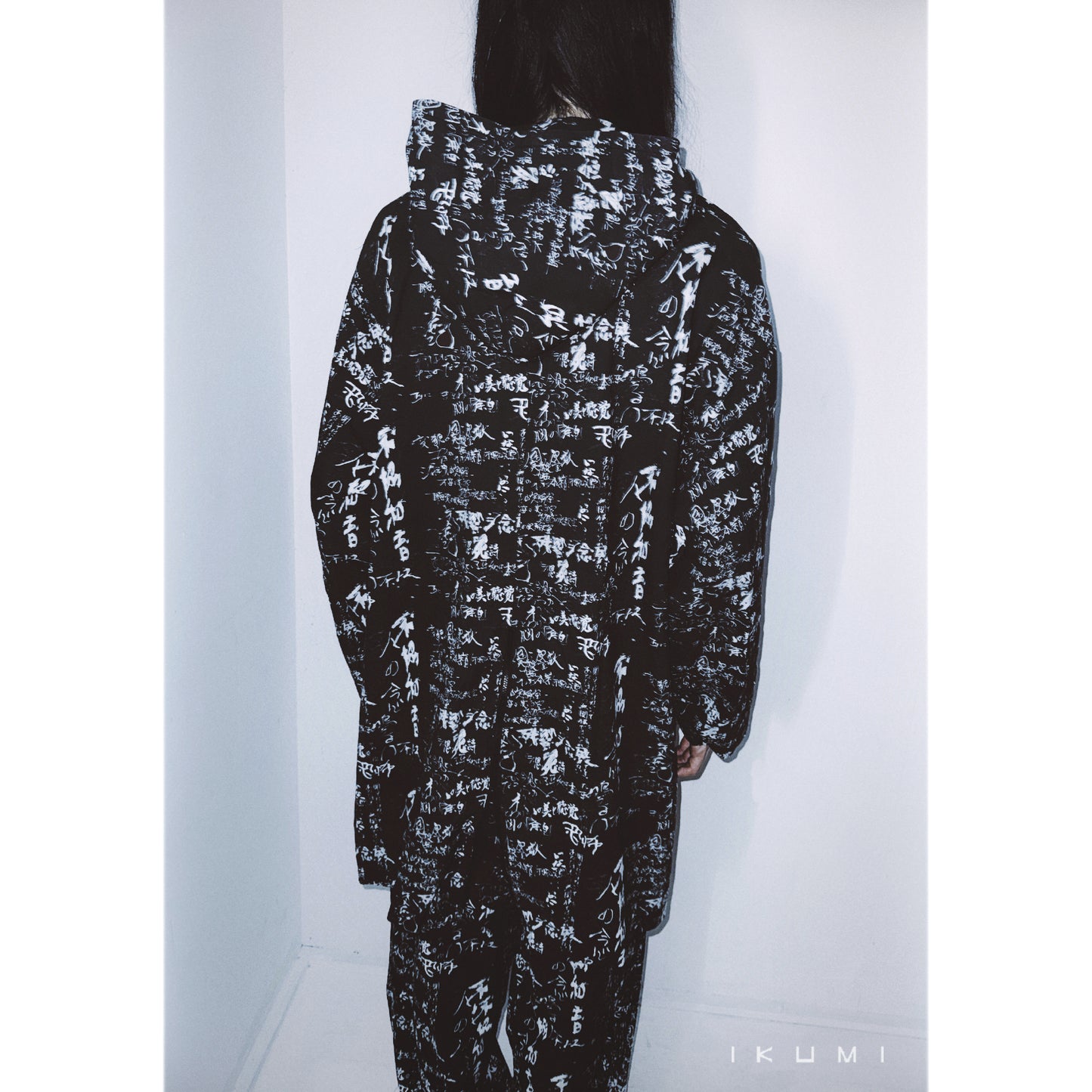 IKUMI×残響シ念展 企画書 HOODIE