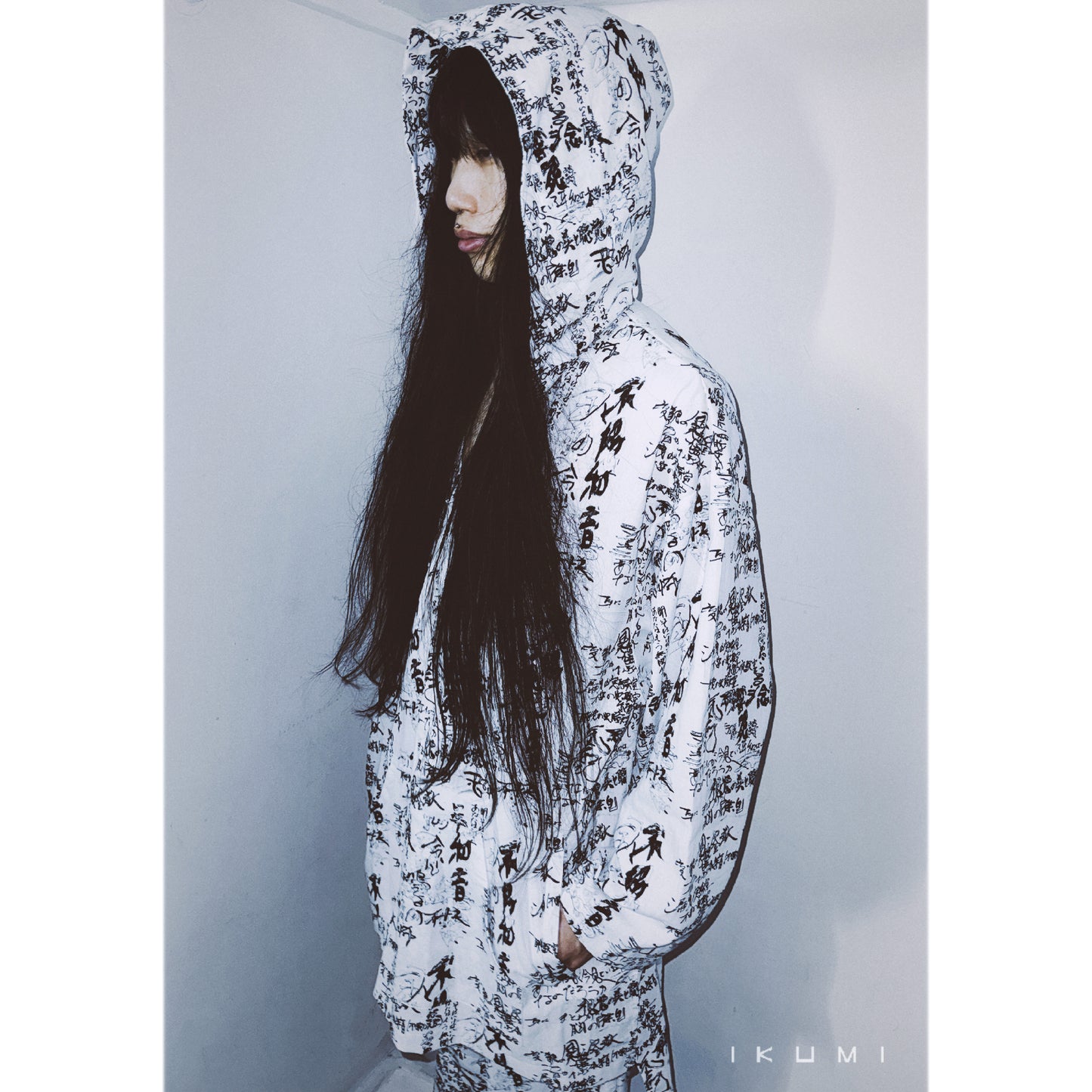 IKUMI×残響シ念展 企画書 HOODIE