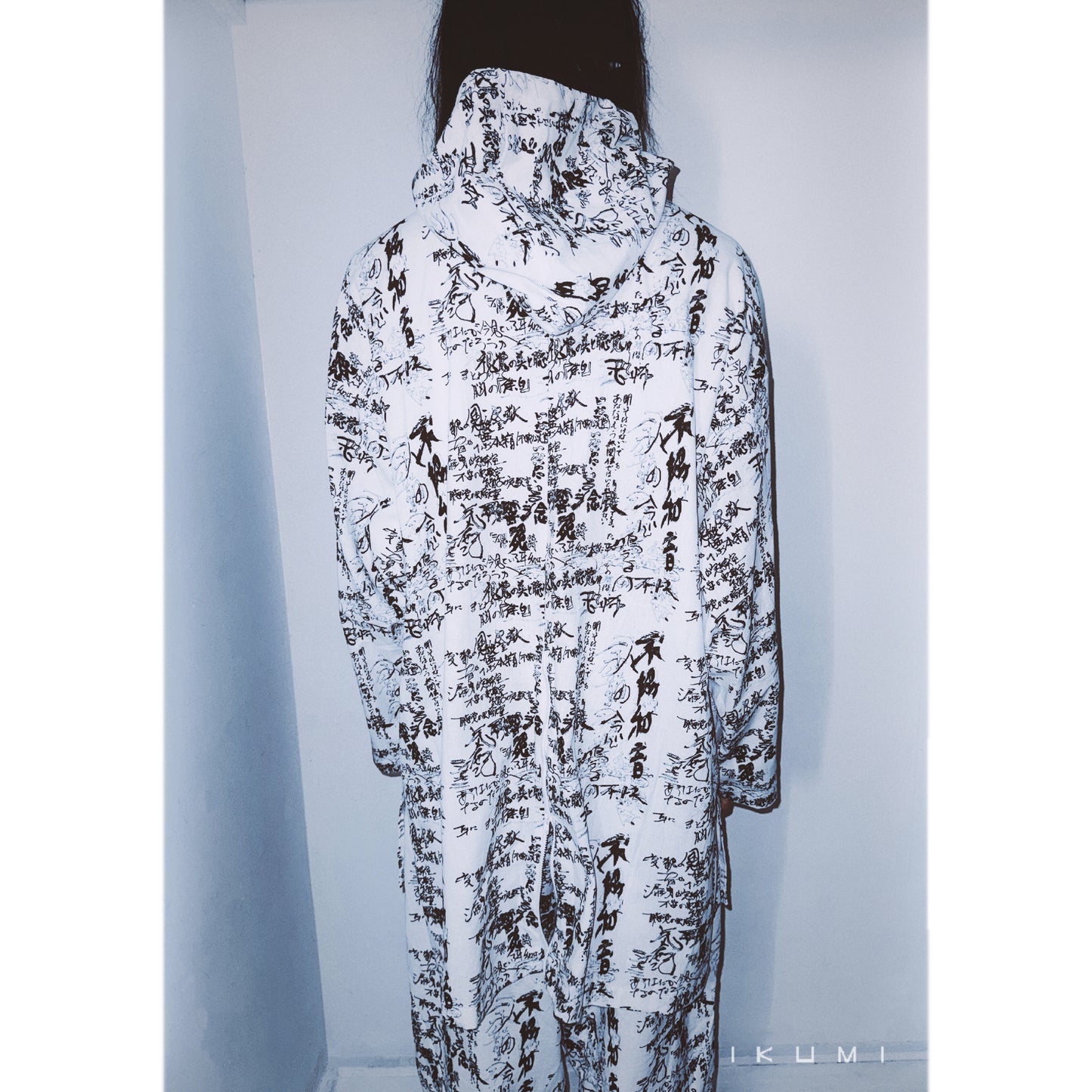 IKUMI×残響シ念展 企画書 HOODIE