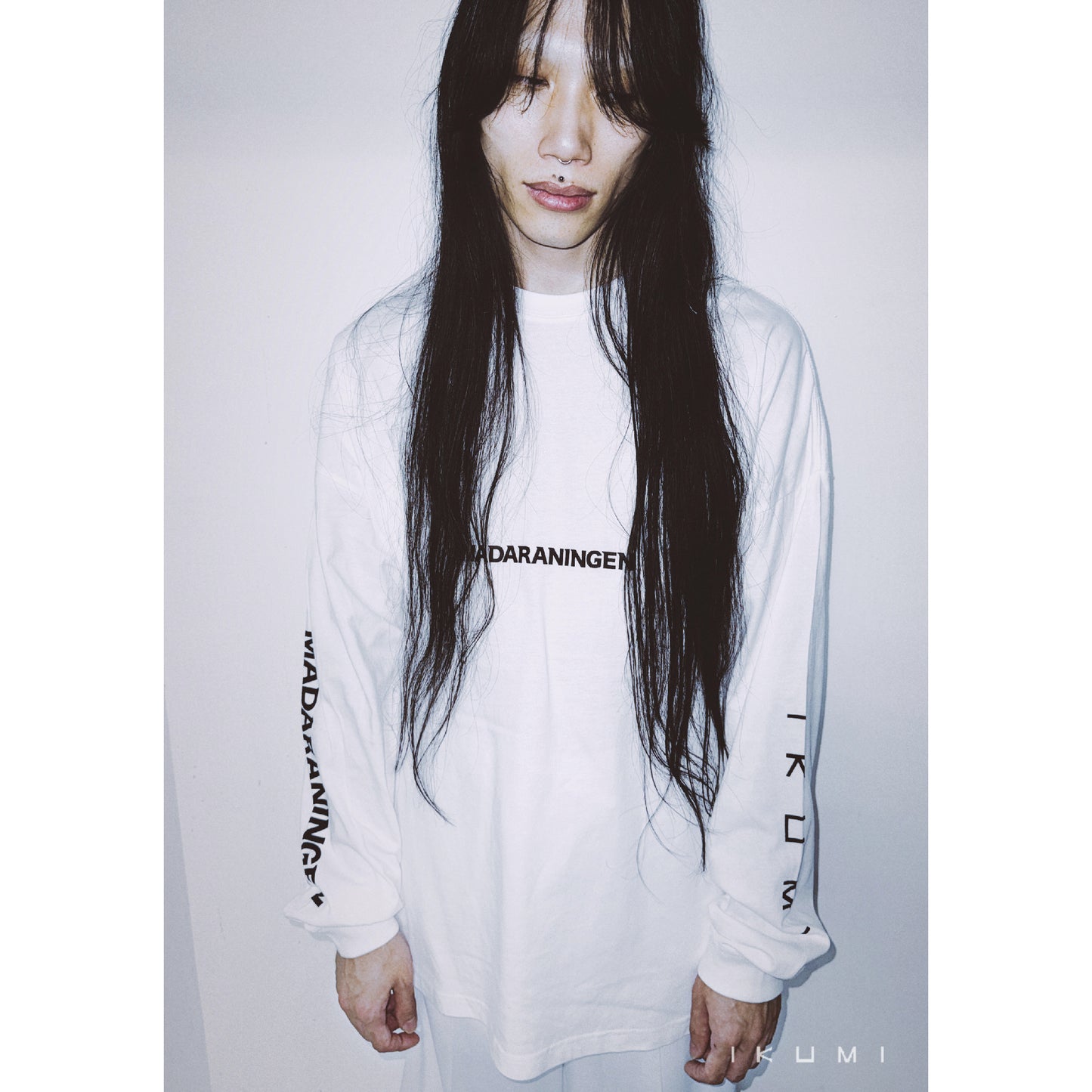 IKUMI×MADARANINGEN SIMPLE LOGO LONG SLEEVE T-SHIRT