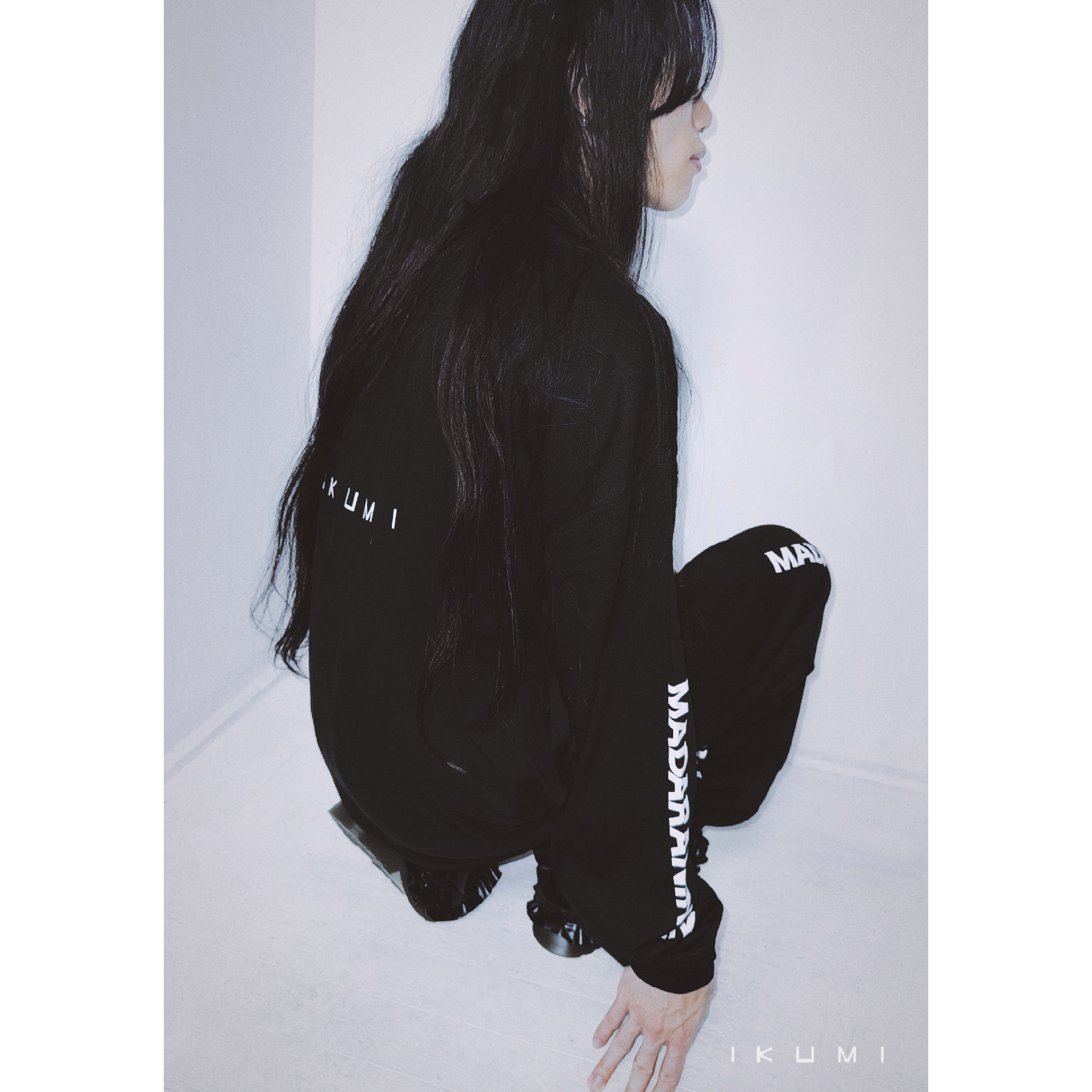 IKUMI×MADARANINGEN Sinple LOGO Long sleeve t-shirt