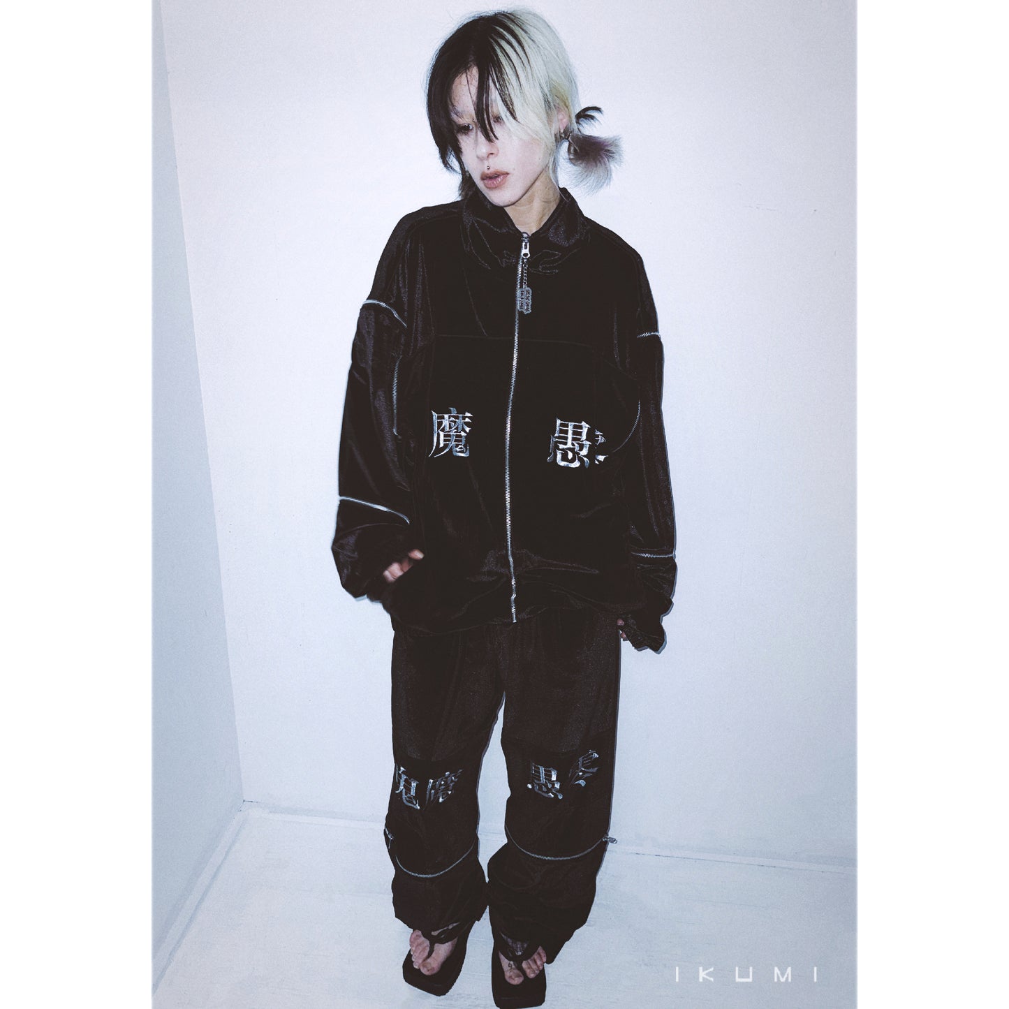 TEMPERAMENTAL JACKET