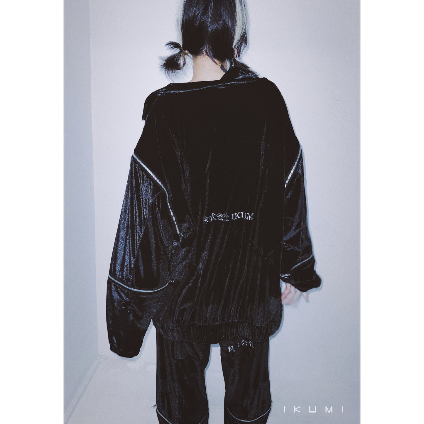 TEMPERAMENTAL JACKET